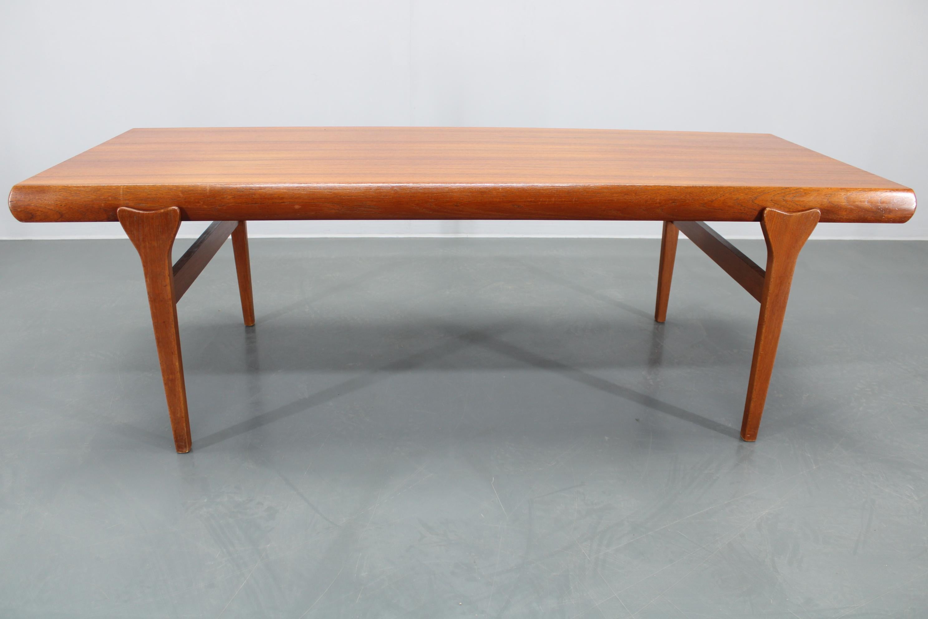 1960s Johannes Andersen Restored Teak Coffee Table for CFC Silkeborg, Denmark For Sale 9