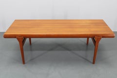 Tavolino in teak restaurato di Johannes Andersen degli anni '60 per CFC Silkeborg, Danimarca