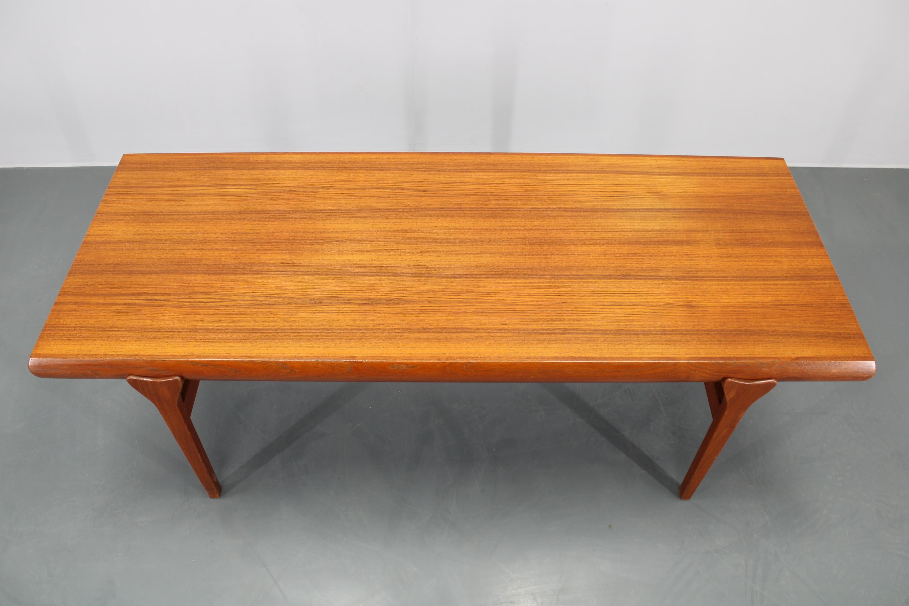 Danish 1960s Johannes Andersen Restored Teak Coffee Table for CFC Silkeborg, Denmark For Sale
