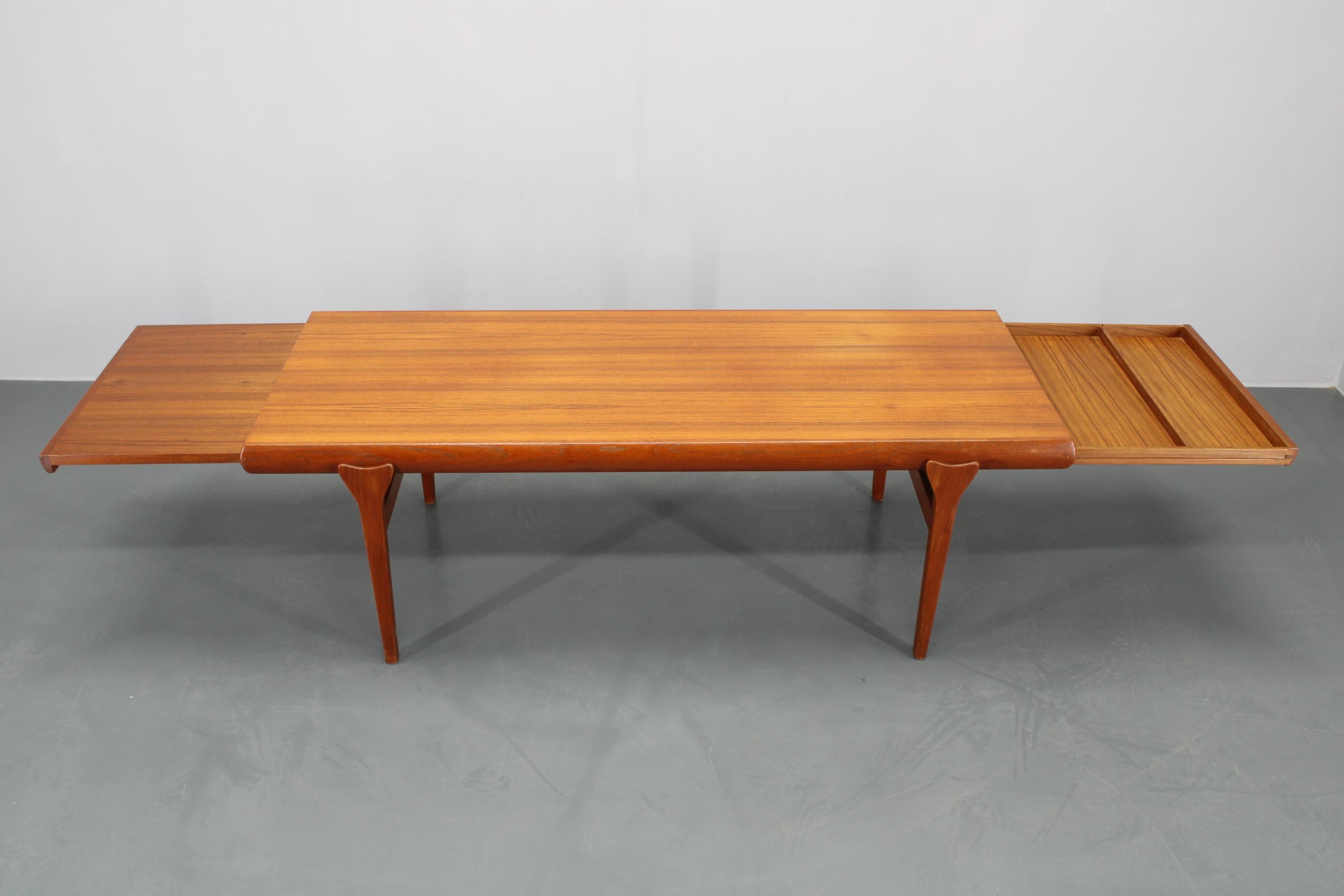 1960s Johannes Andersen Restored Teak Coffee Table for CFC Silkeborg, Denmark In Good Condition For Sale In Praha, CZ