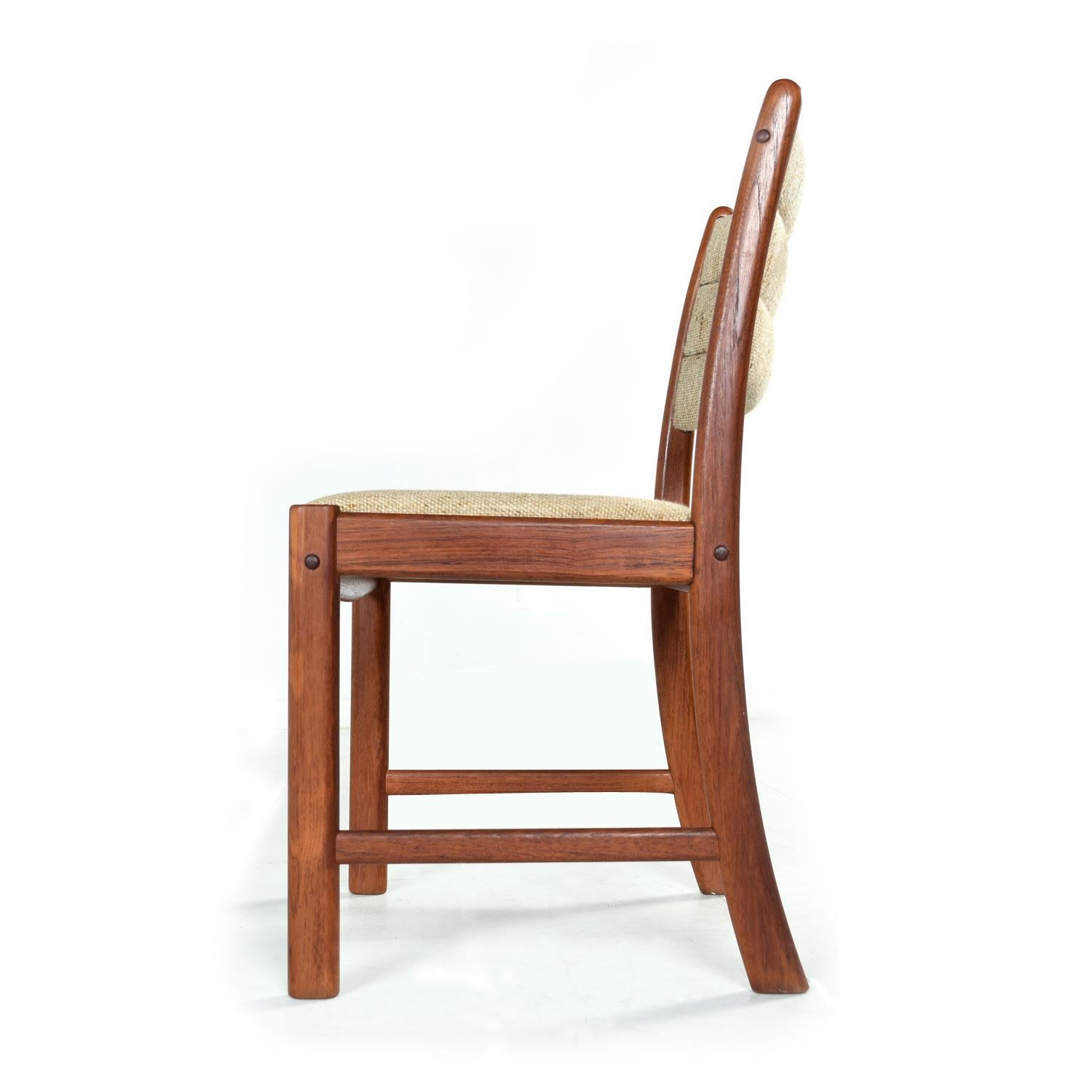 1960s Johannes Andersen Teak Dining Chairs 7171 for Uldum Møbelfabrik Set of Ten In Excellent Condition In Chattanooga, TN