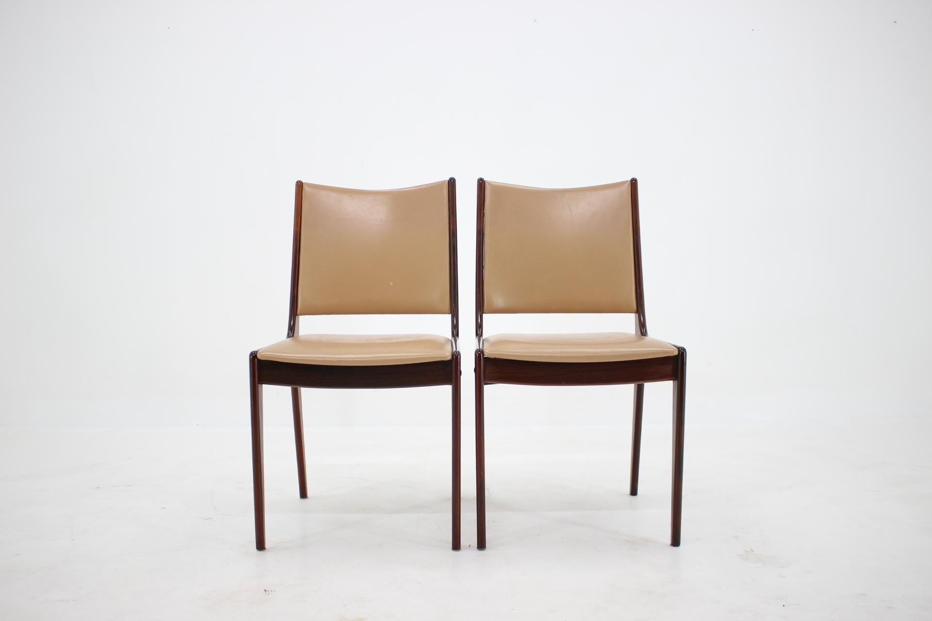 1960s Johannes Andersen Teak Dining Chairs in Leatherette, Set of 4 In Good Condition In Praha, CZ