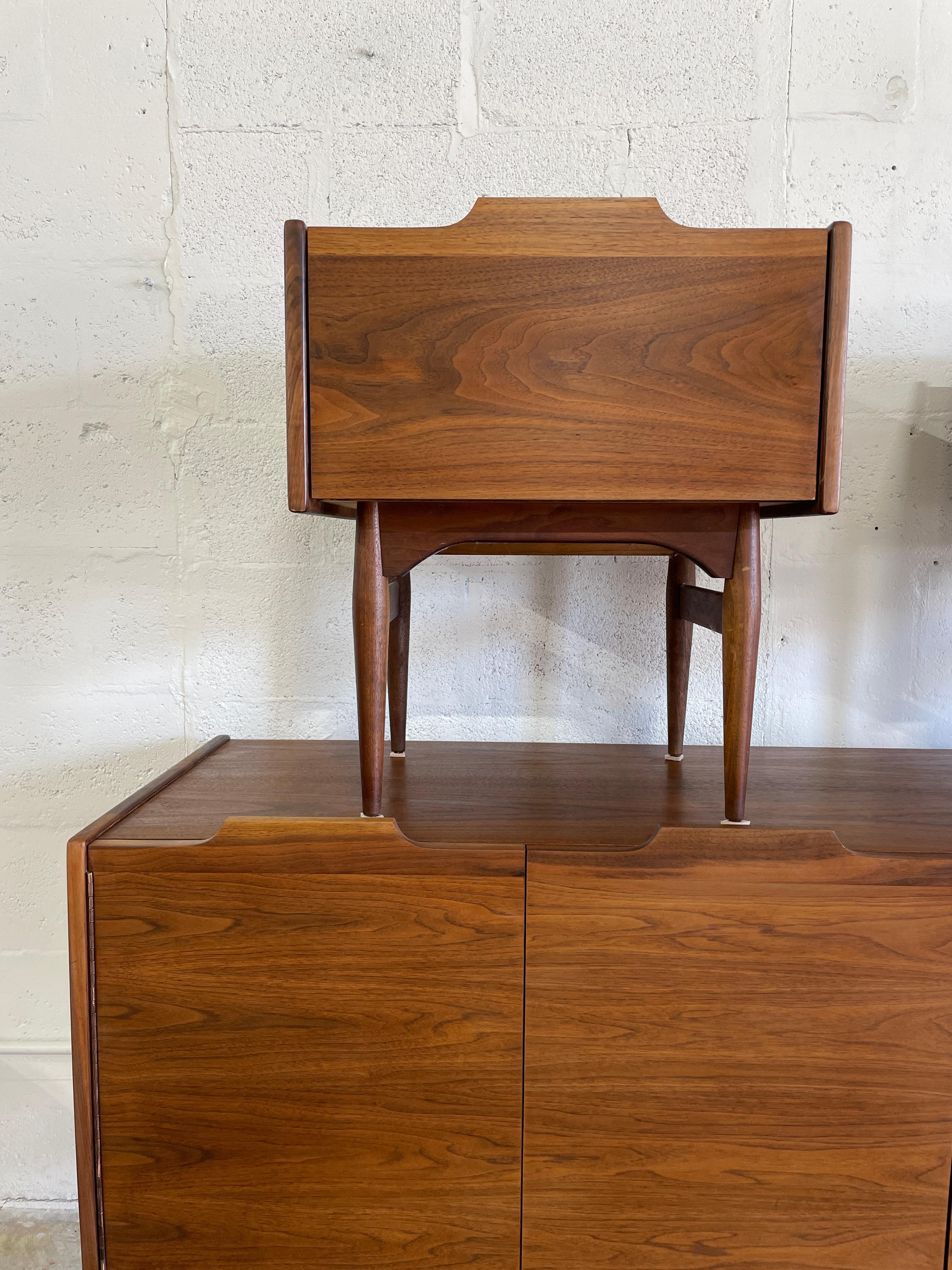 Mid-Century Modern 1960s John Caldwell for Brown Saltman Mid Century Dresser Bedroom Set of 3 For Sale