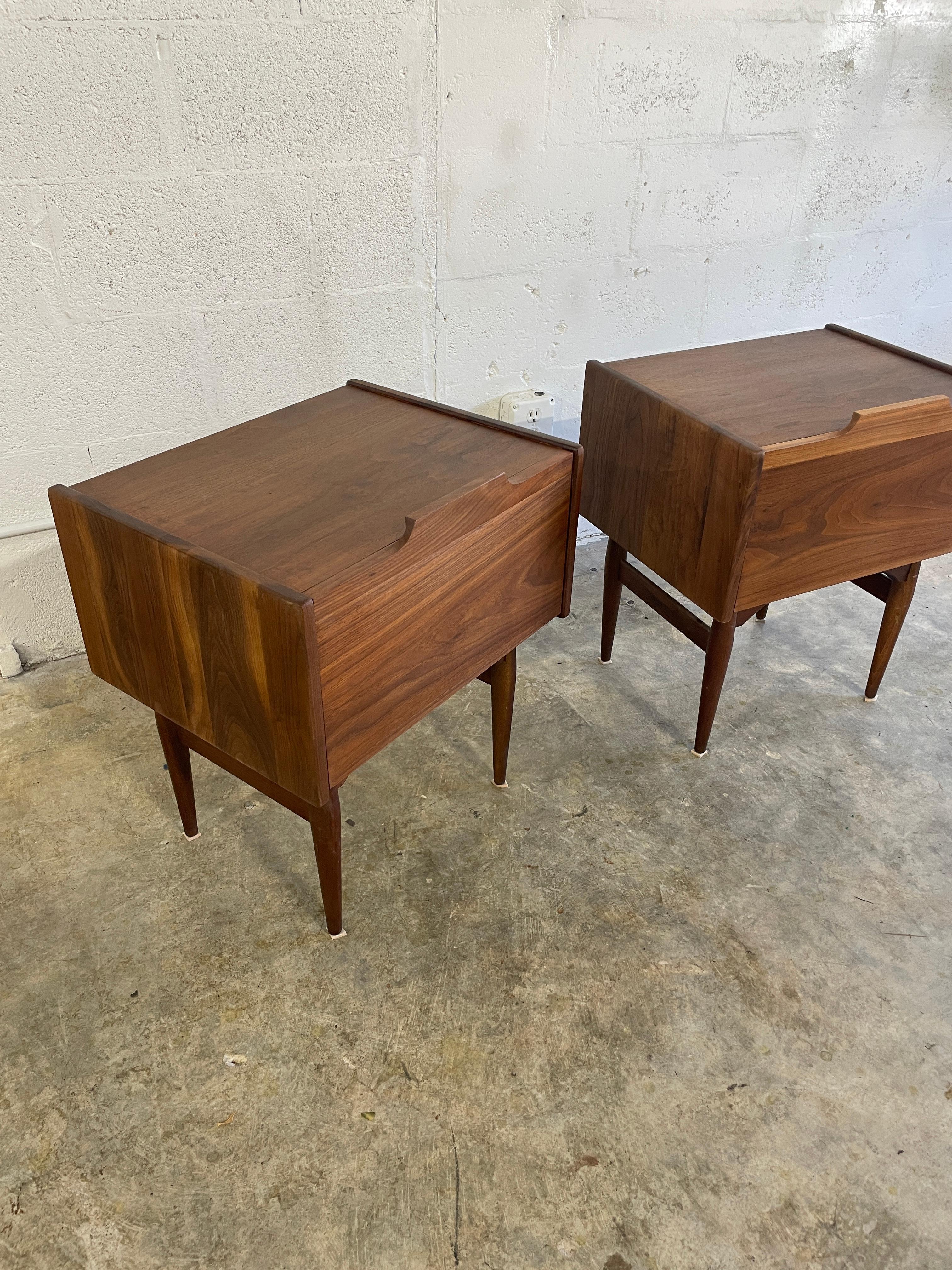 1960s John Caldwell for Brown Saltman Mid Century Dresser Bedroom Set of 3 In Good Condition For Sale In Fort Lauderdale, FL