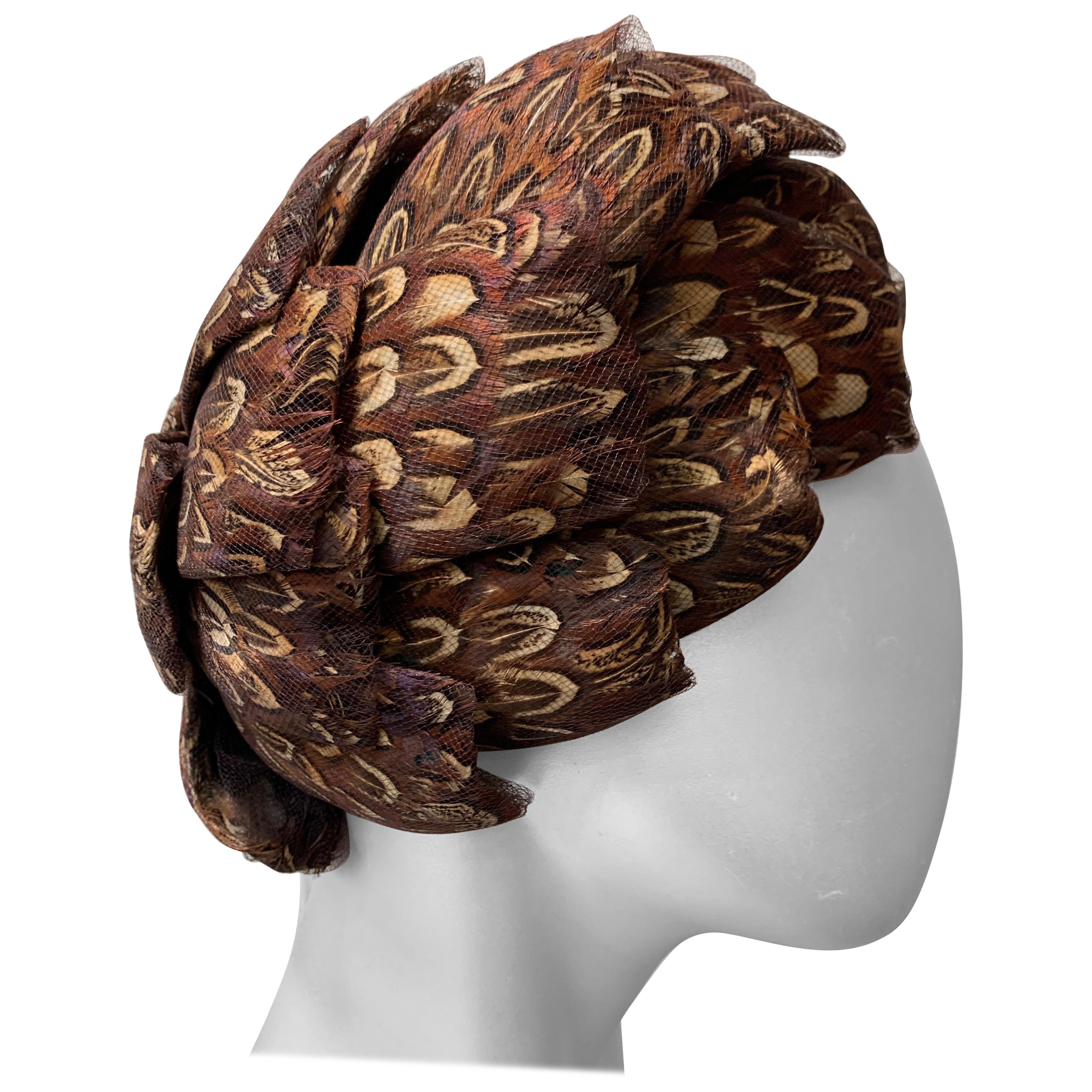 Cappello a turbante con rete in piuma di fagiano di John Frederics del 1960
