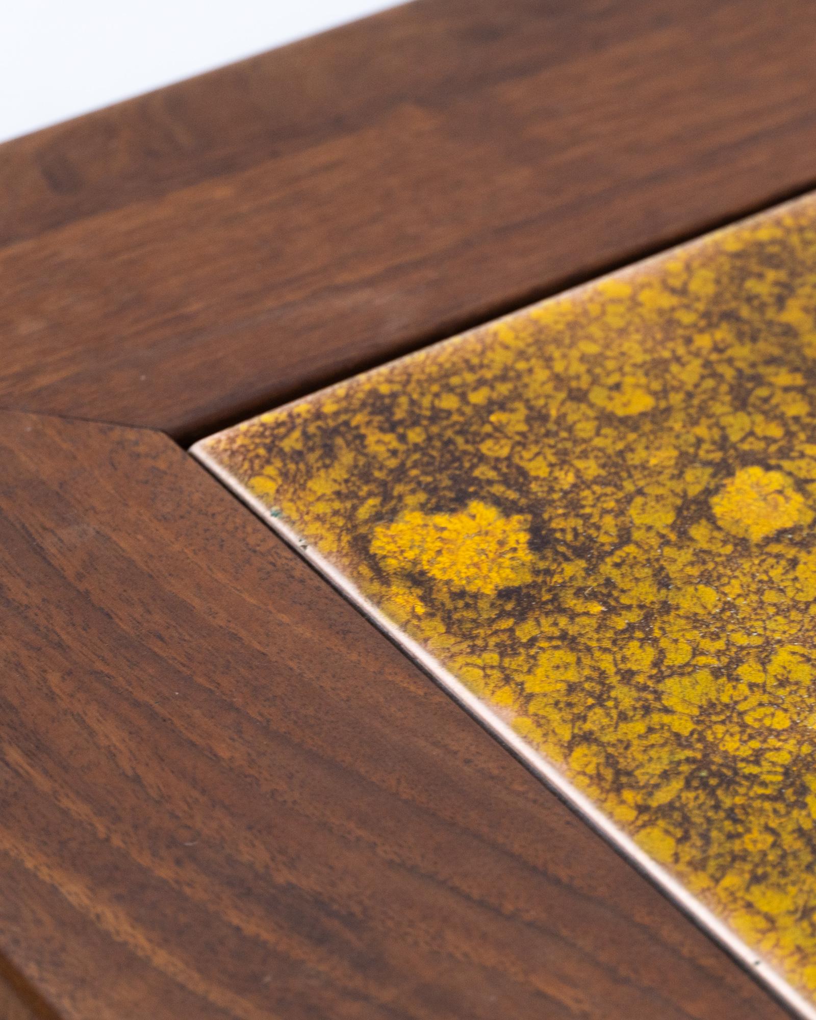 Beistelltisch mit konstellierenden Kacheln, John Keal für Brown Saltman, Gold, 1960er Jahre im Angebot 2
