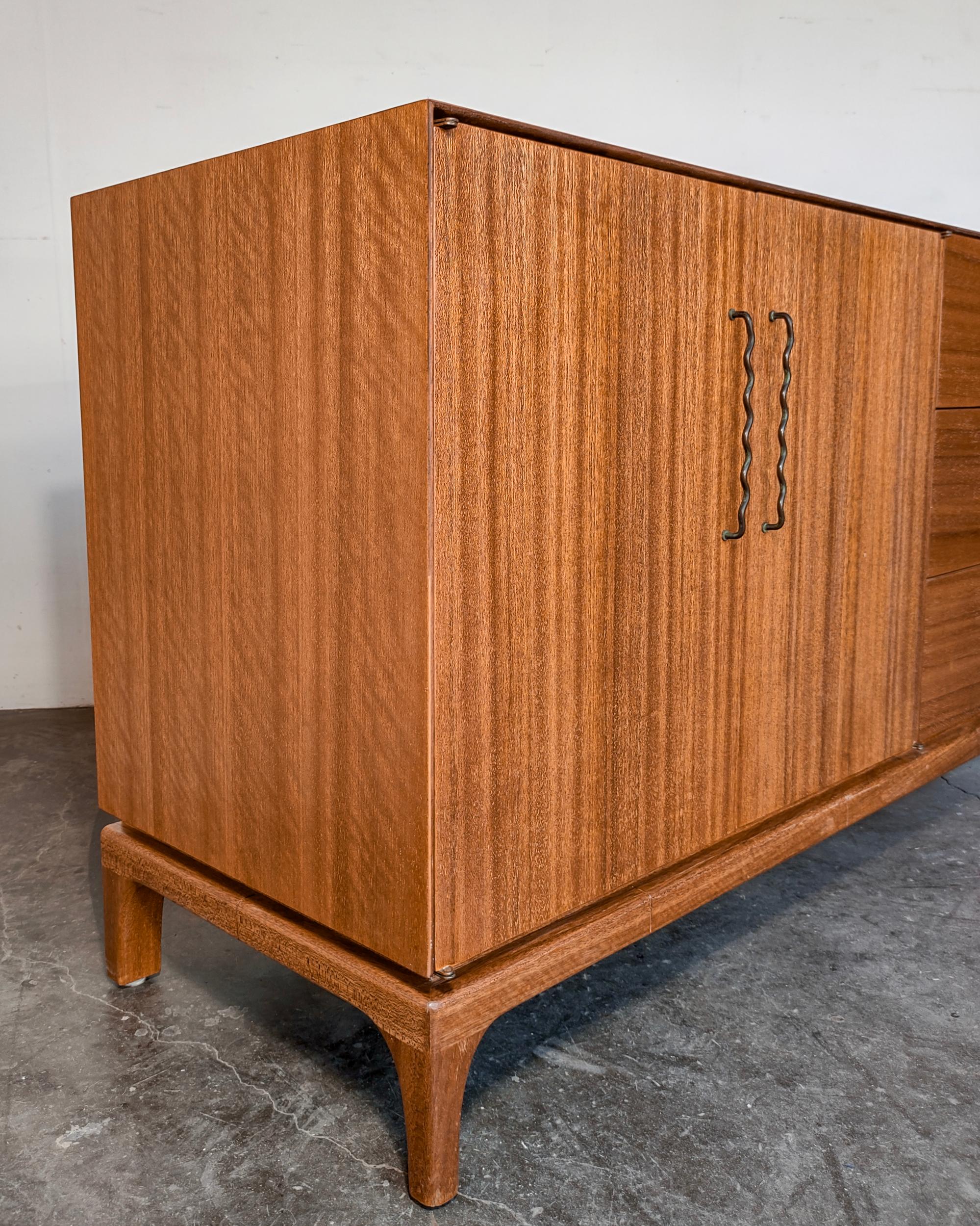 1960s John Keal for Brown Saltman Mahogany Wood Credenza In Good Condition In Hawthorne, CA