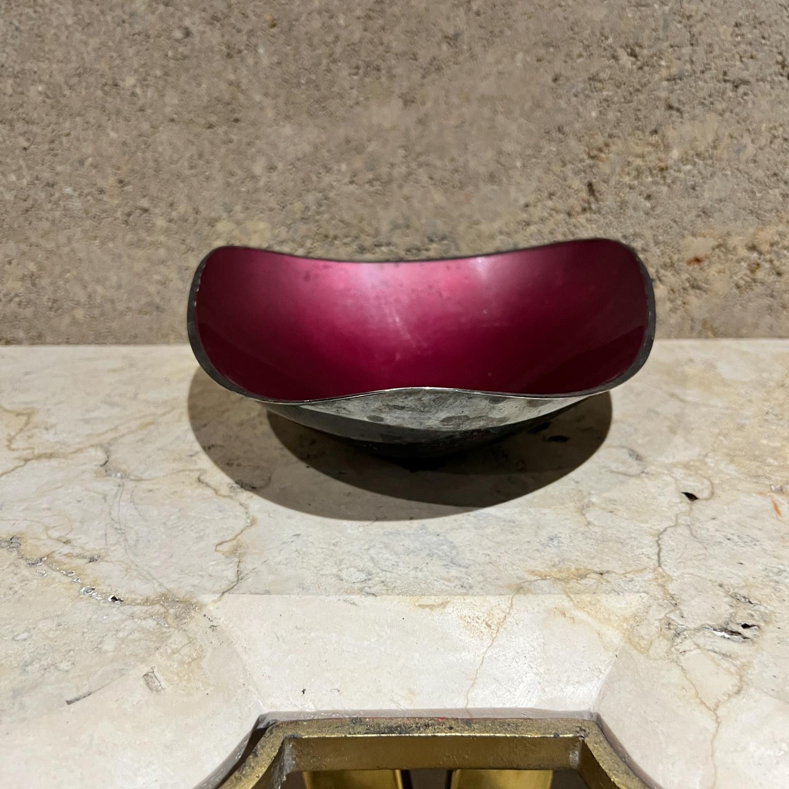 Mid-Century Modern Bol organique John Prip pour Reed & Barton des années 1960, émail rouge plaqué argent en vente