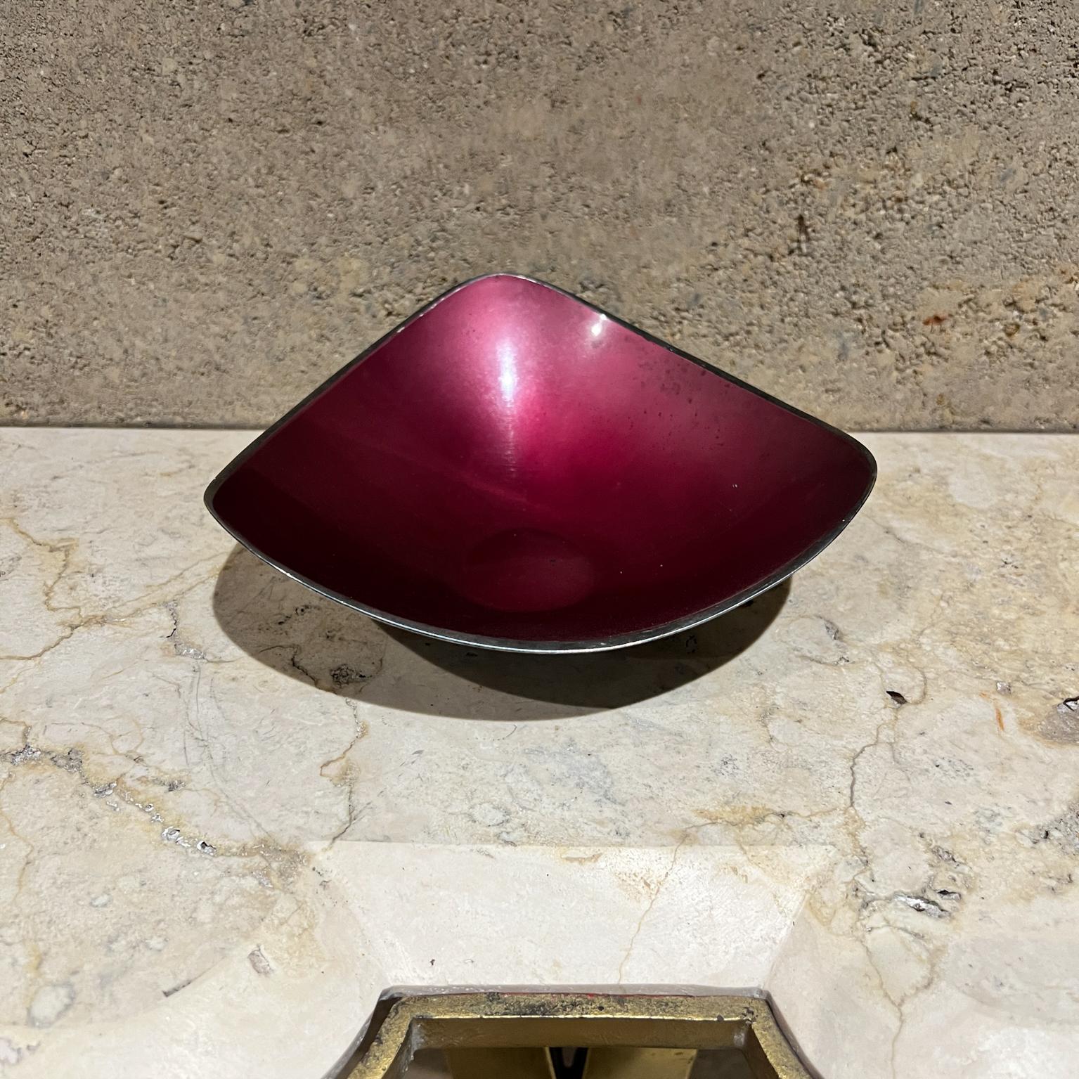 Émail Bol organique John Prip pour Reed & Barton des années 1960, émail rouge plaqué argent en vente