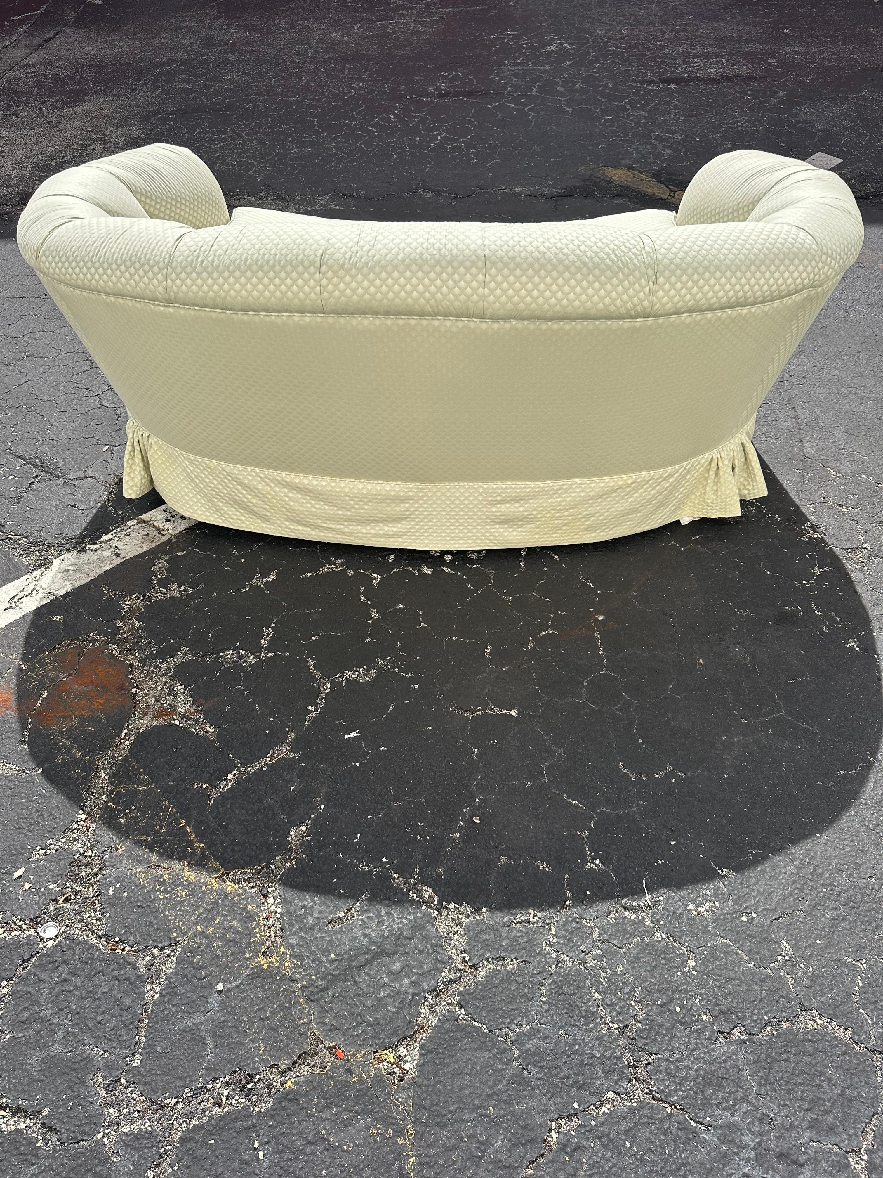 1960 I John Widdicomb Kidney Immaculate Green Beige Sofa Loveseats, Set of 2 en vente 3