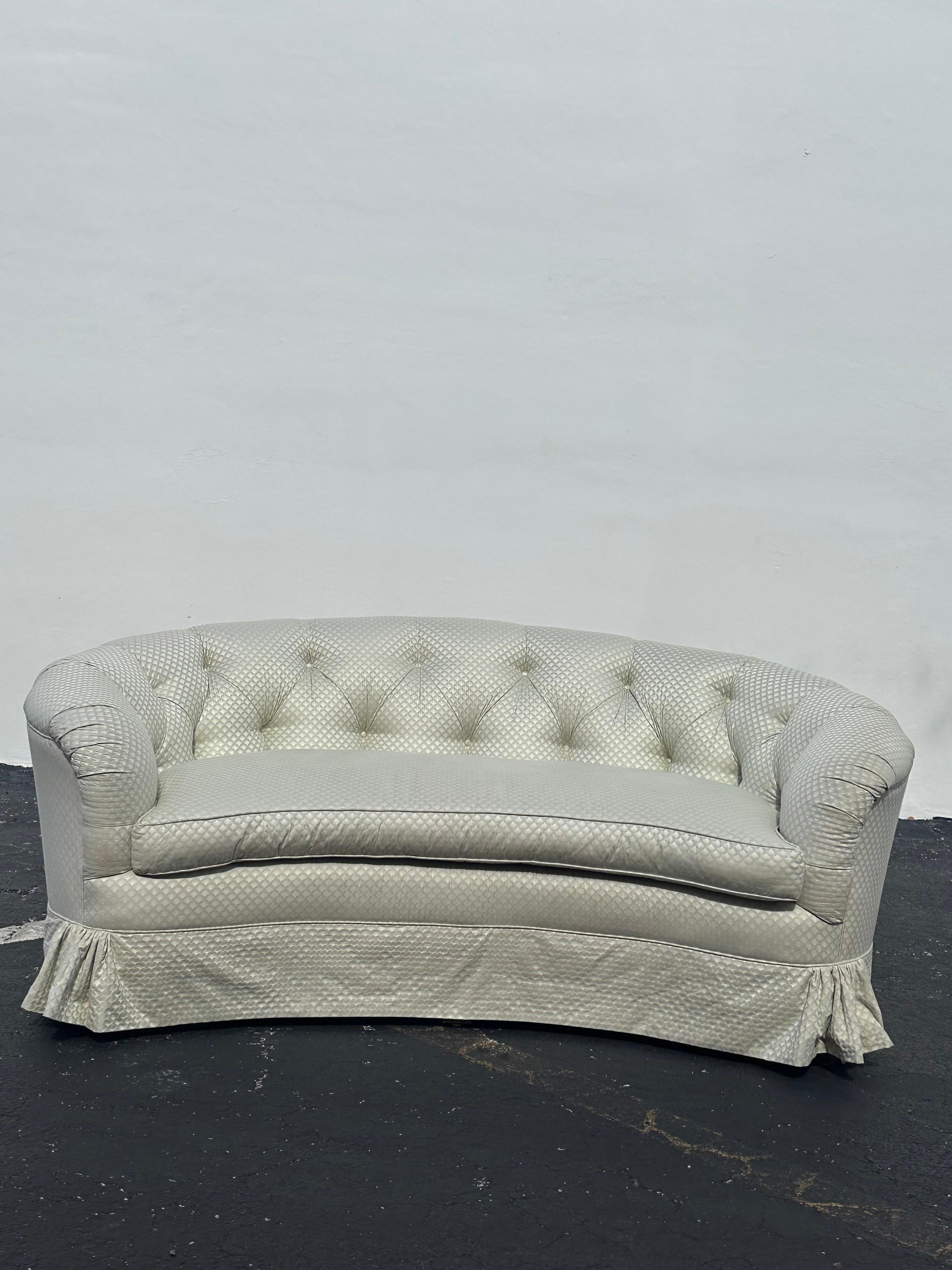 1960 I John Widdicomb Kidney Immaculate Green Beige Sofa Loveseats, Set of 2 Bon état - En vente à Fort Lauderdale, FL