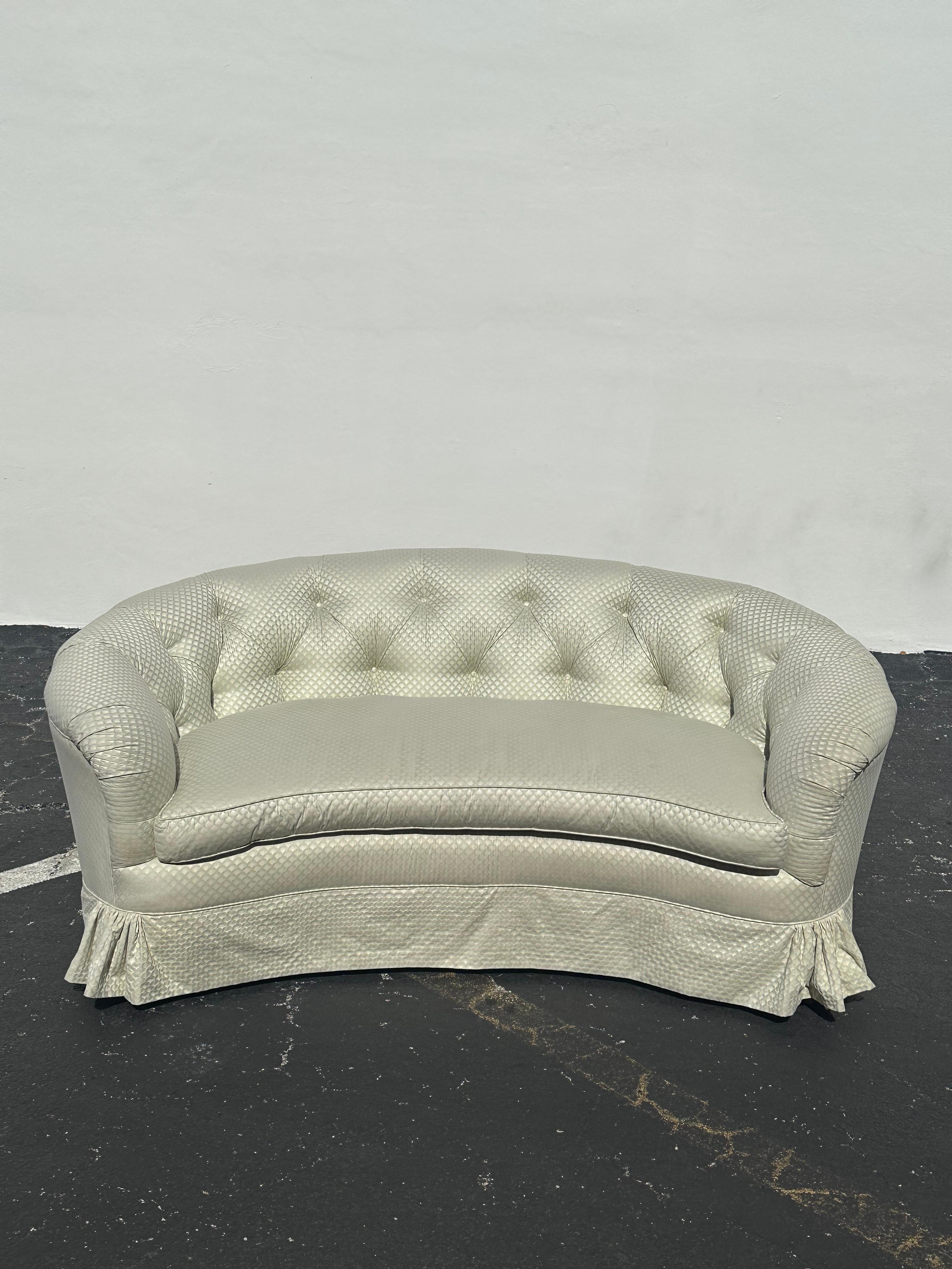 1960 I John Widdicomb Kidney Immaculate Green Beige Sofa Loveseats, Set of 2 en vente 1