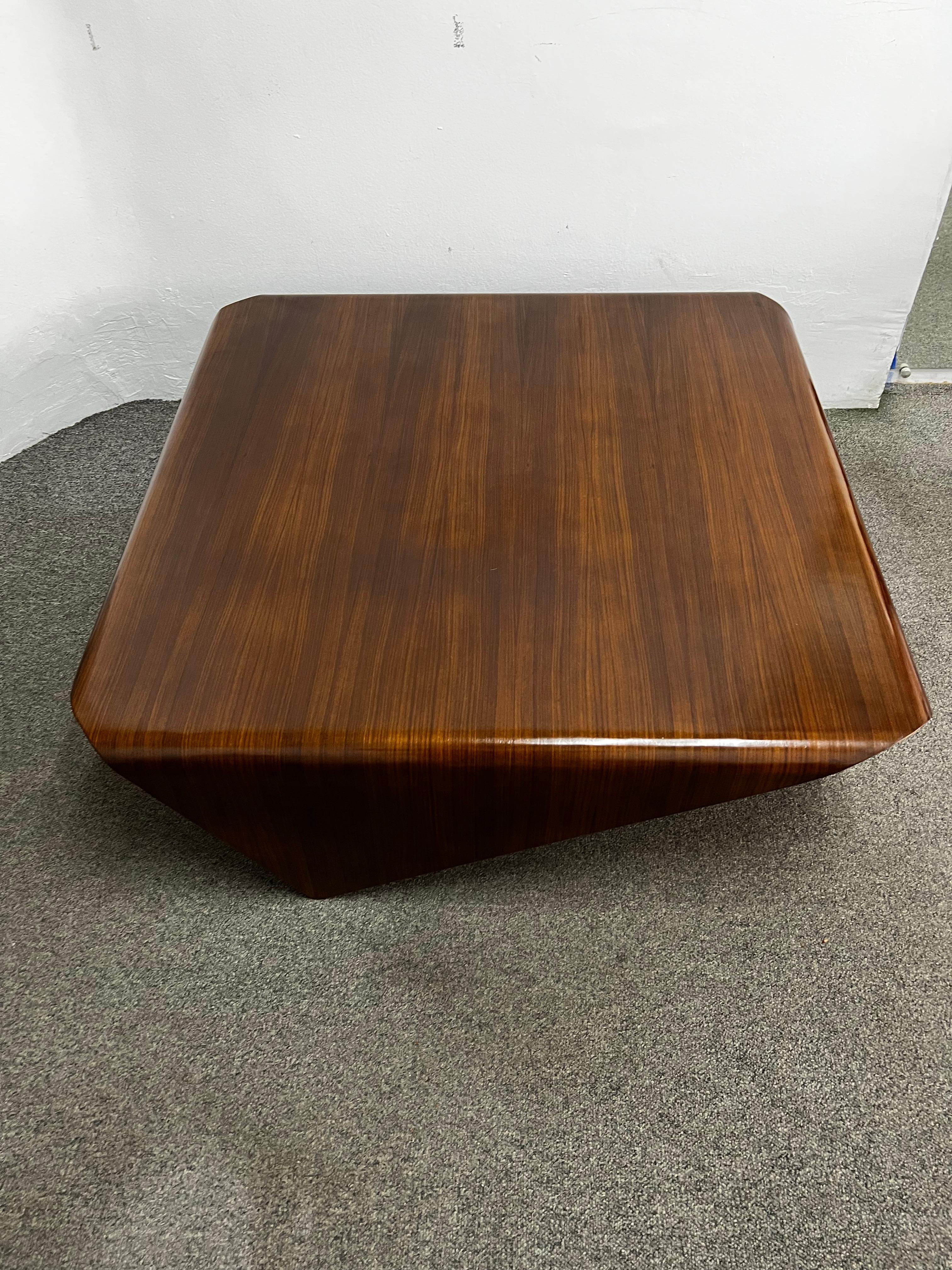 Beautiful original vintage Andorinha Coffee table in Pau Ferro (brazilian hardwood) by brazilian designer Jorge Zalszupin.

The item was restored by professionals and its in great vintage condition.

Please feel free to ask us for more pictures,