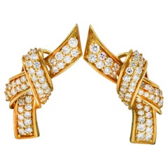 Jose Hess Boucles d'oreilles à nœuds en or jaune 18 carats avec diamants Pav de 3,45 carats, années 1960 