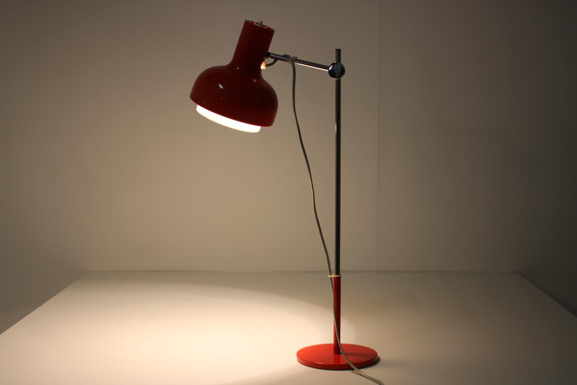 Lampe de bureau rouge Josef Hurka des années 1960, Tchécoslovaquie en vente 3