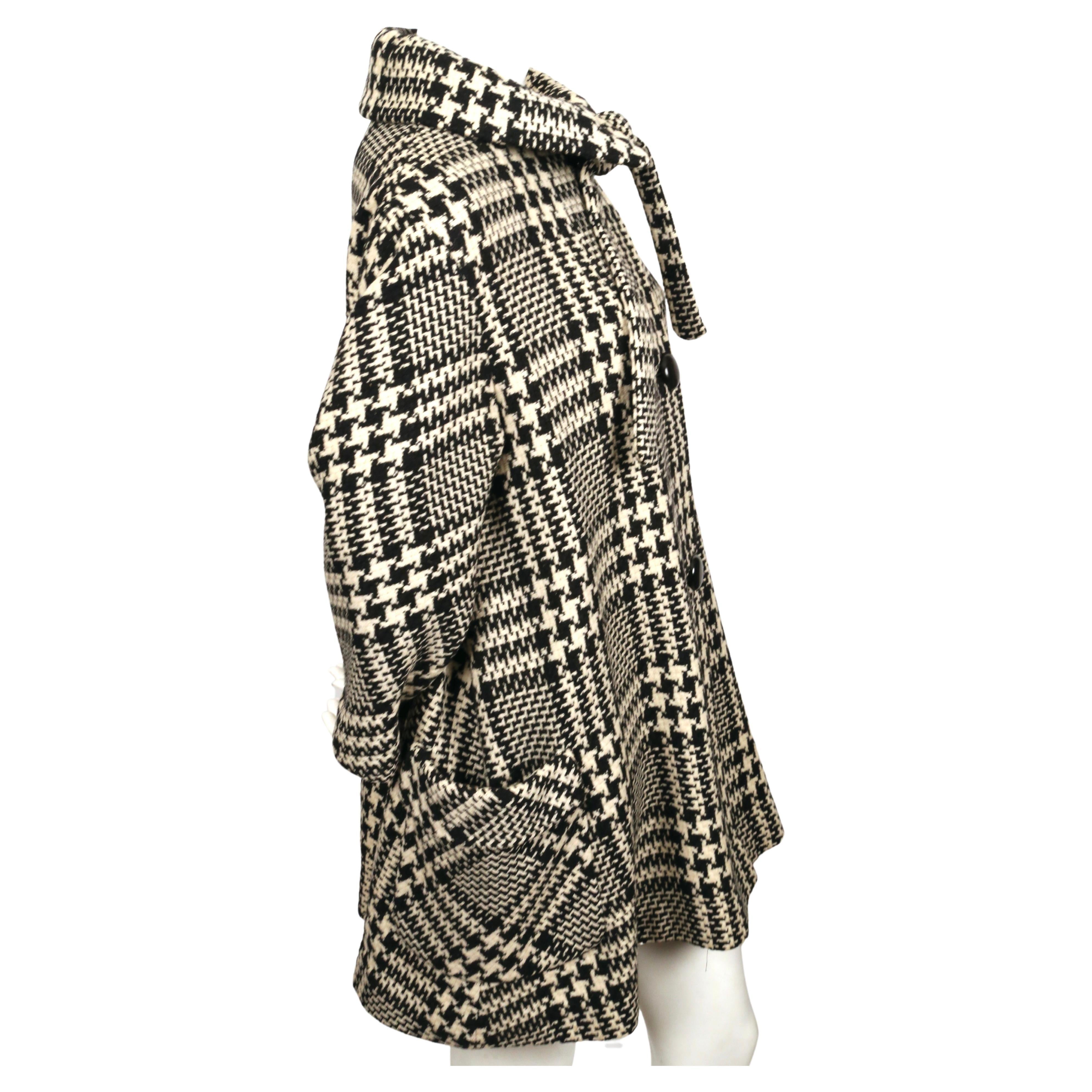 1960's JOSEPH MAGNIN wool houndstooth swing coat with neck tie & skirt In Good Condition For Sale In San Fransisco, CA