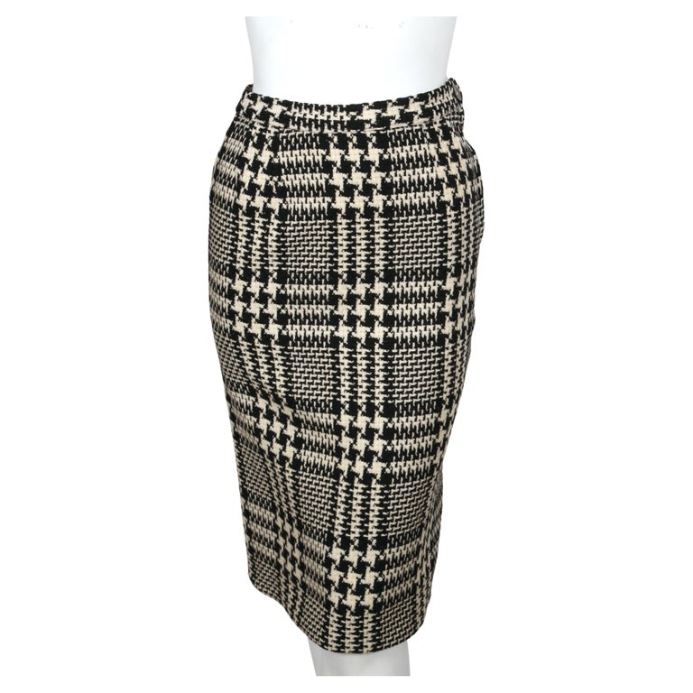 1960's JOSEPH MAGNIN wool houndstooth swing coat with neck tie & skirt For Sale 5