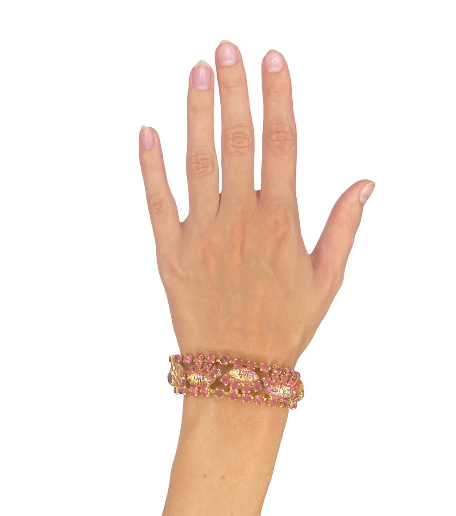 JULIANA Bracelet clouté de pierres précieuses roses et or « Bubble Gum » des années 1960 Excellent état - En vente à New York, NY
