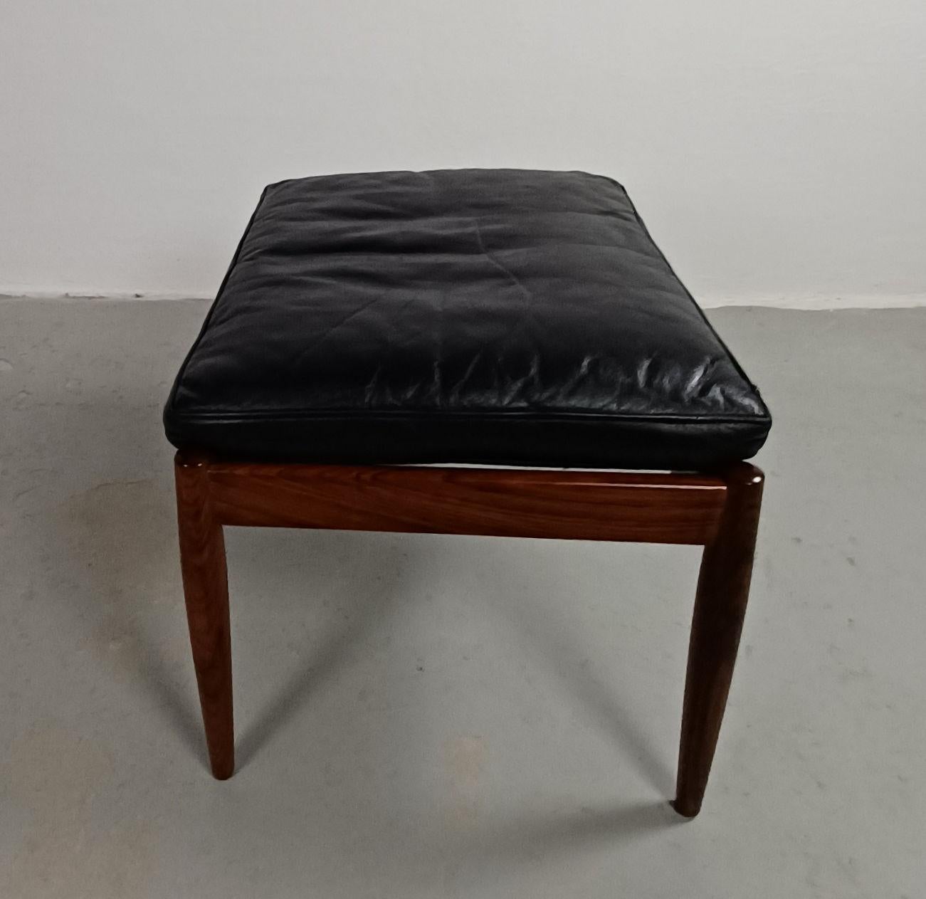 1960's Kai Kristiansen Fully Restored Model 121 Paper Knife Rosewood Footstool In Good Condition For Sale In Knebel, DK