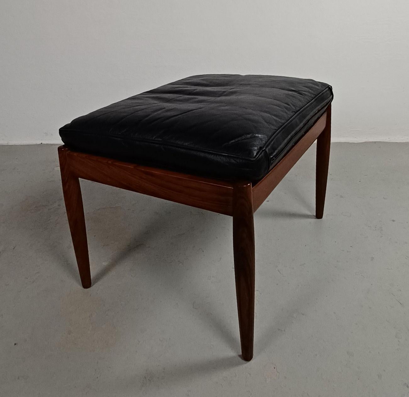 1960's Kai Kristiansen Fully Restored Model 121 Paper Knife Rosewood Footstool In Good Condition For Sale In Knebel, DK