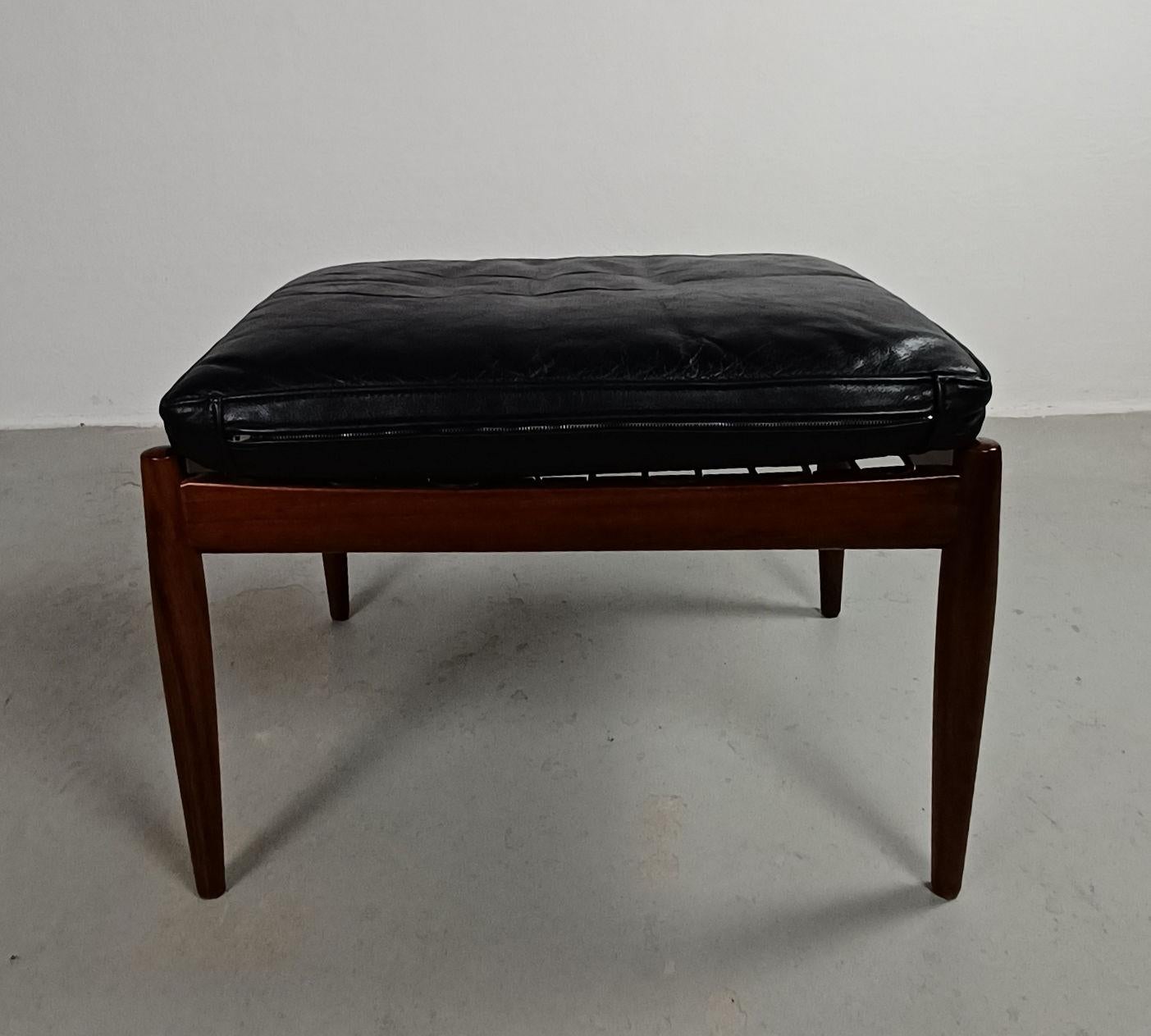 Mid-20th Century 1960's Kai Kristiansen Fully Restored Model 121 Paper Knife Rosewood Footstool For Sale