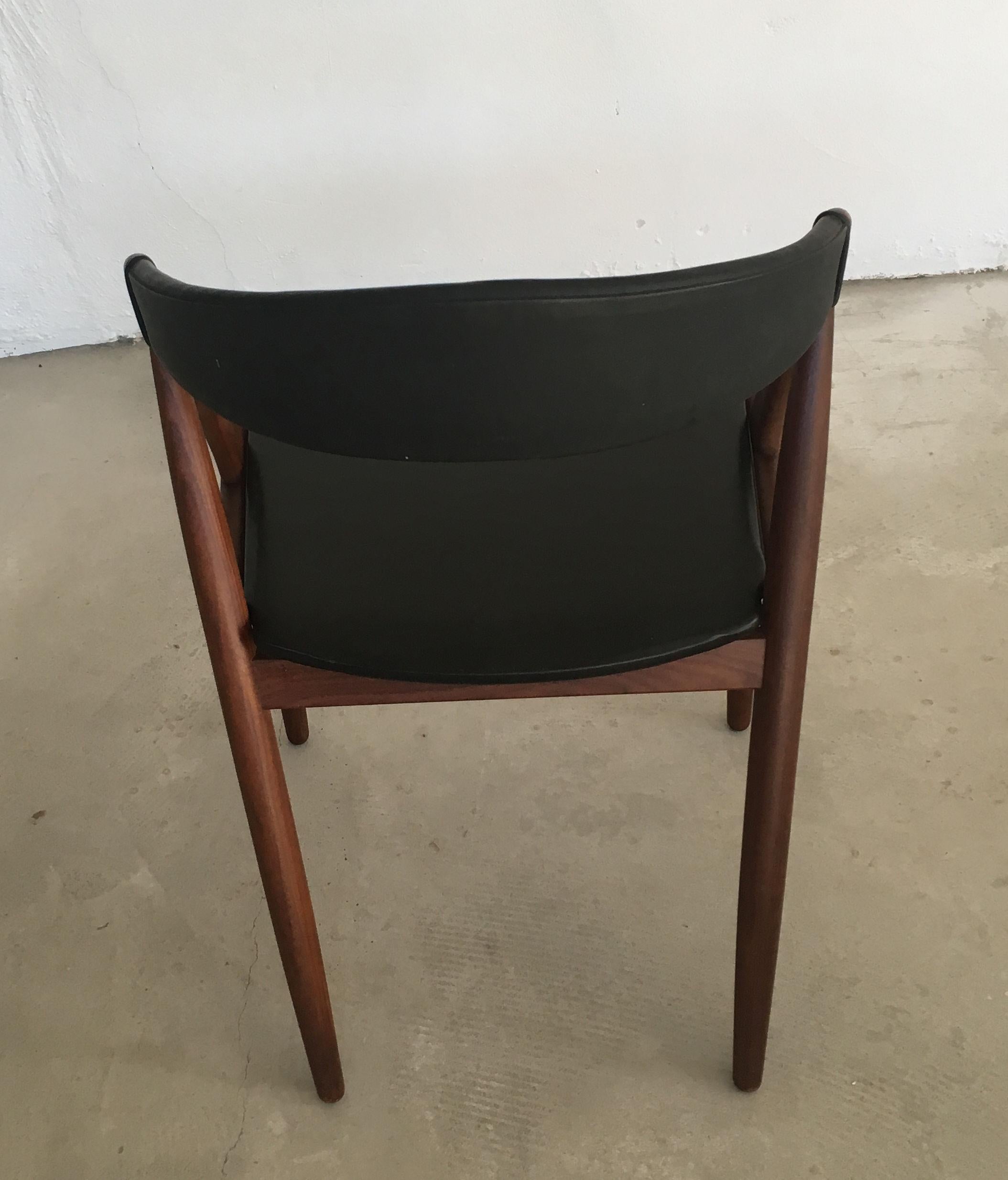 1960s Kai Kristiansen Fully Restored Dining Chairs in Teak and Black Leather In Good Condition For Sale In Knebel, DK