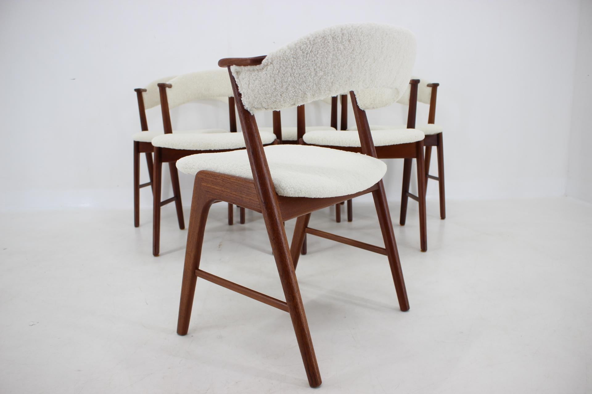 Kai Kristiansen ensemble de 6 chaises de salle à manger en teck modèle 32 en tissu de peau de mouton, années 1960 en vente 3