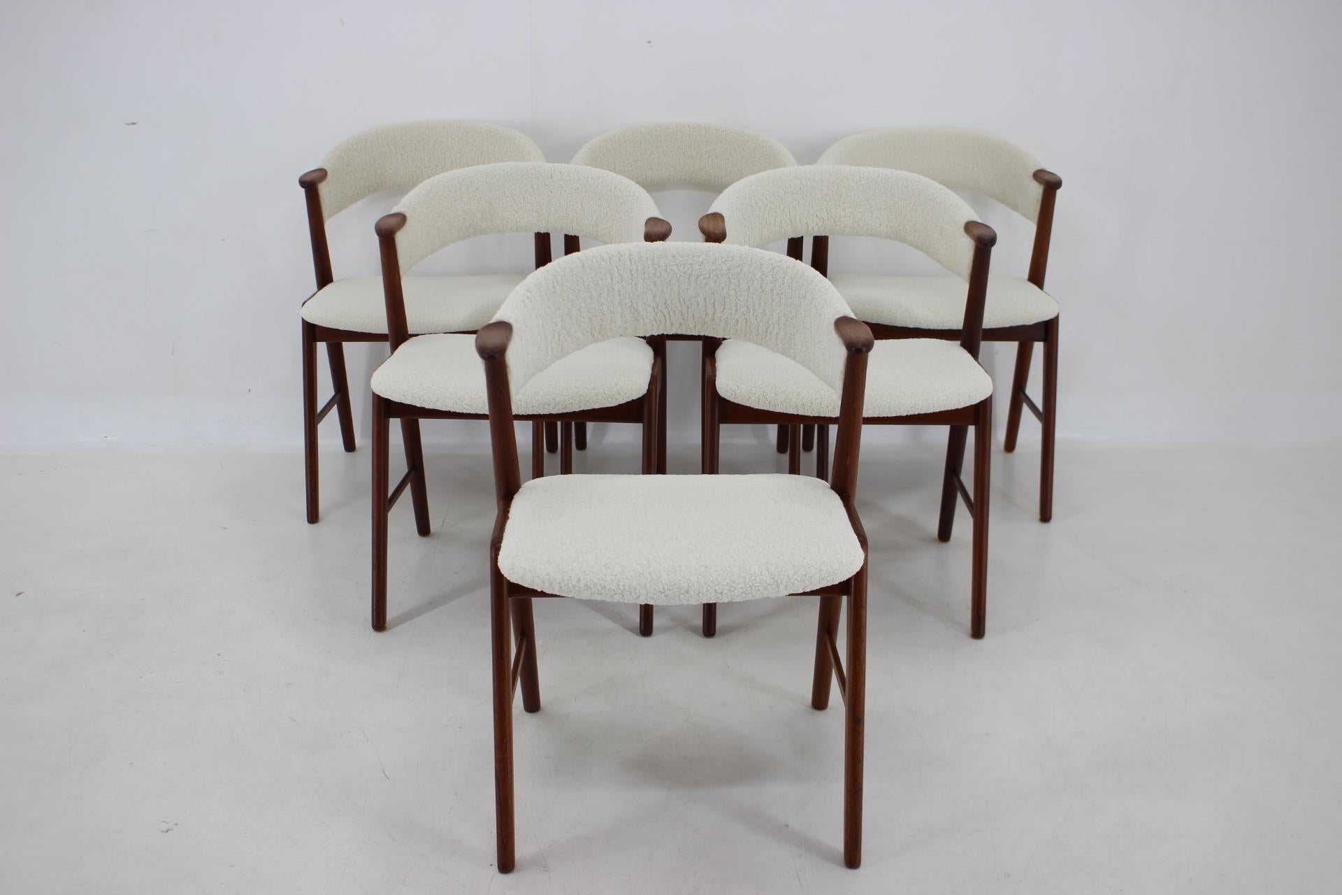 Danois Kai Kristiansen ensemble de 6 chaises de salle à manger en teck modèle 32 en tissu de peau de mouton, années 1960 en vente