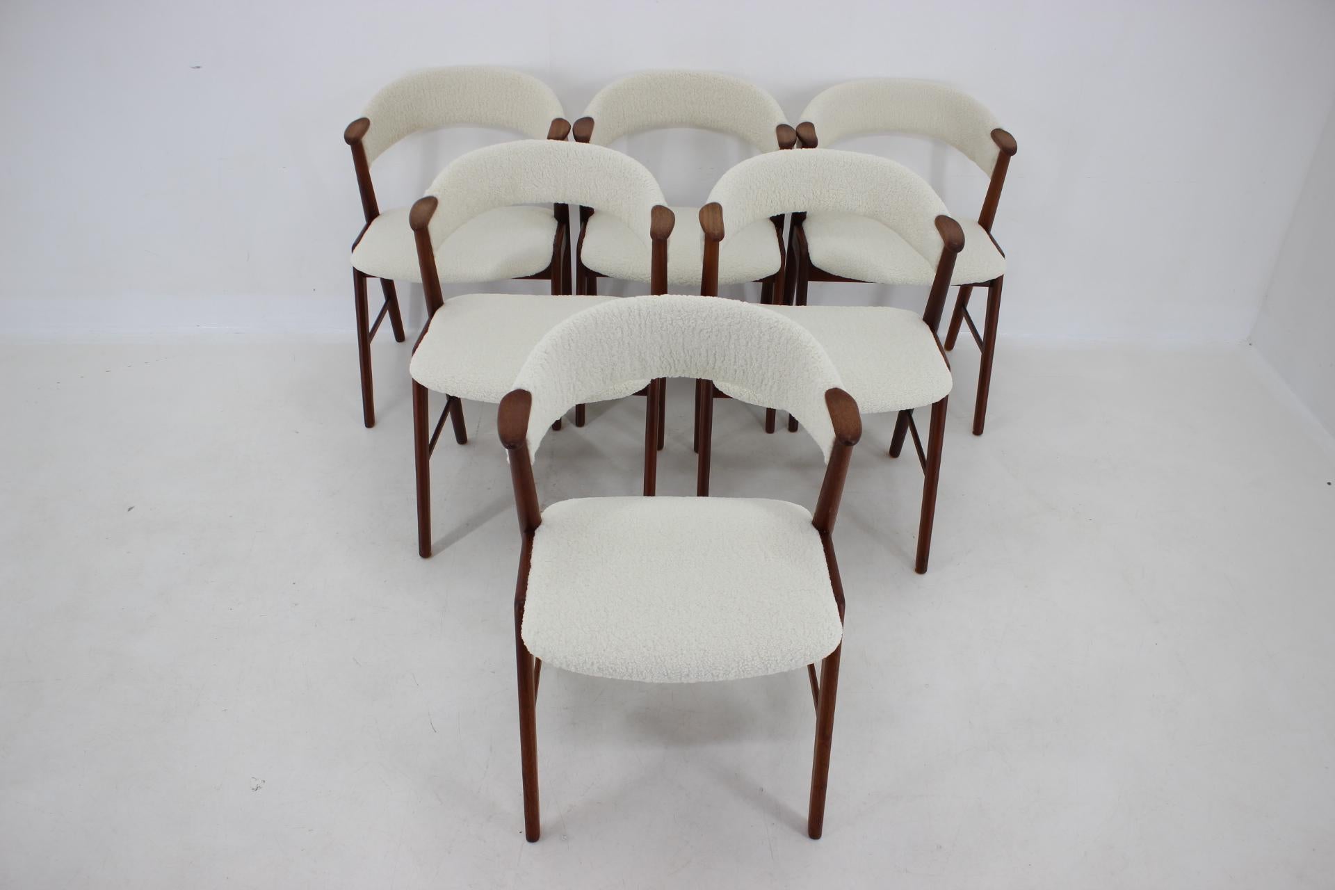 Kai Kristiansen ensemble de 6 chaises de salle à manger en teck modèle 32 en tissu de peau de mouton, années 1960 Bon état - En vente à Praha, CZ