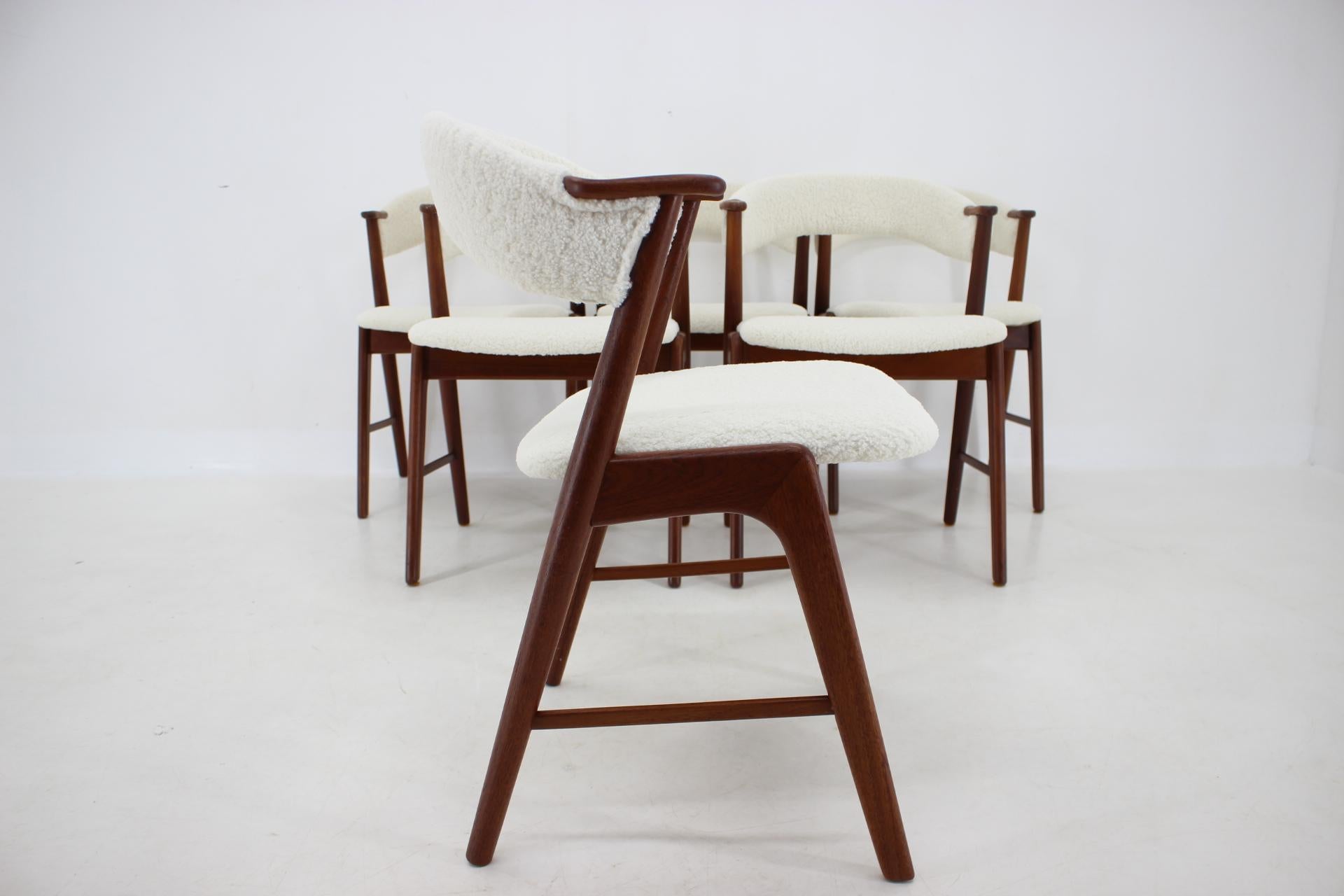 Imitation cuir Kai Kristiansen ensemble de 6 chaises de salle à manger en teck modèle 32 en tissu de peau de mouton, années 1960 en vente