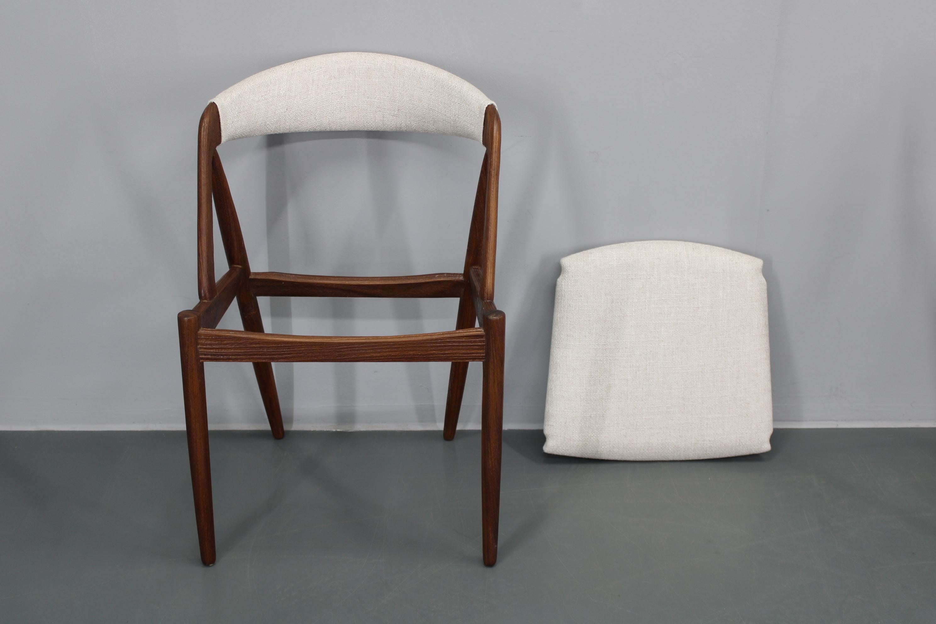 1960s Kai Kristiansen Set of Four Restored Teak Dining Chairs (Ensemble de quatre chaises de salle à manger en teck restaurées) en vente 6