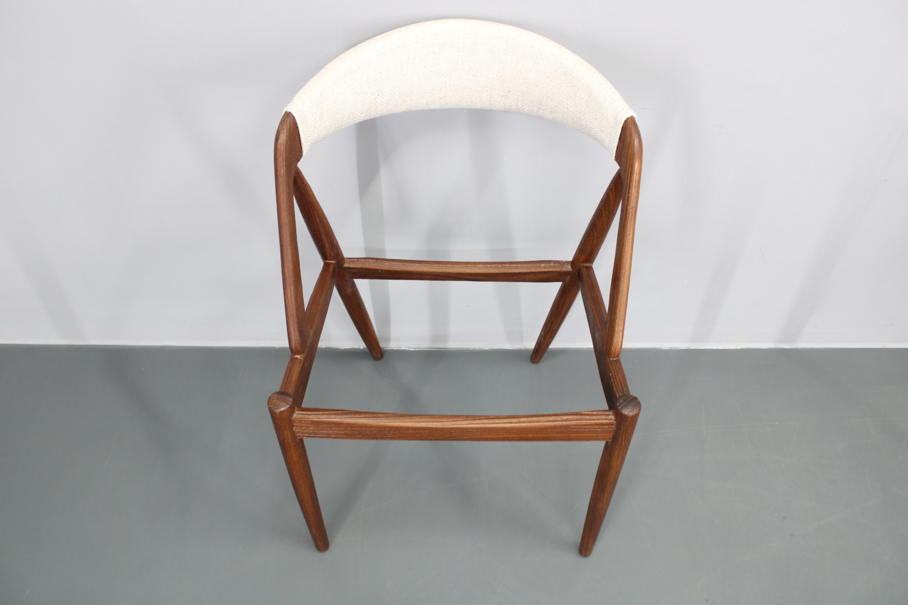 1960s Kai Kristiansen Set of Four Restored Teak Dining Chairs (Ensemble de quatre chaises de salle à manger en teck restaurées) en vente 7