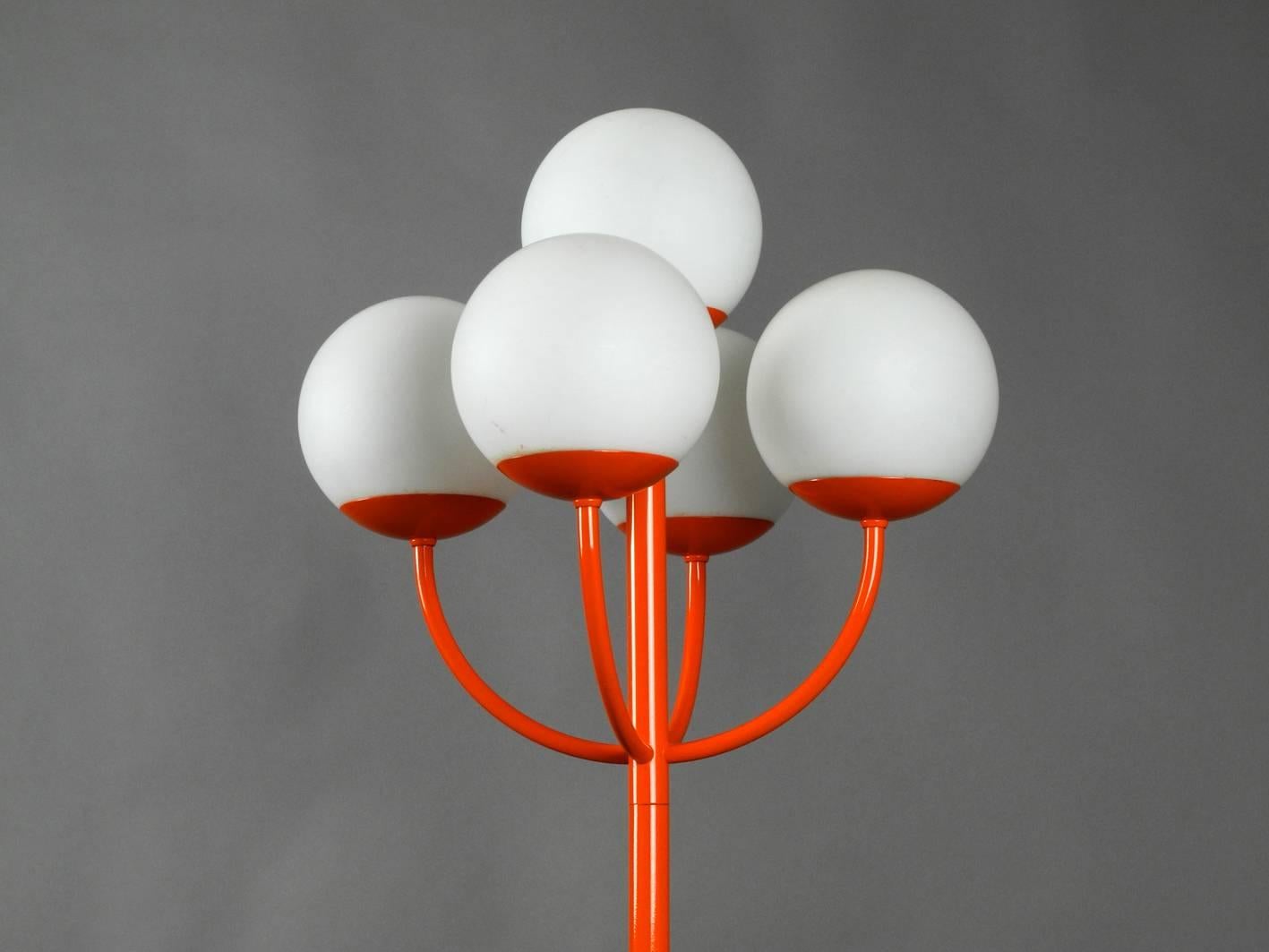 Beautiful rare Kaiser metal floor lamp with five opal glass balls. Great sixties Space Age, Pop Art, Atomic Design in orange. Very good vintage condition without damages. Traces of use hardly to see. Very well preserved condition.
Foot without