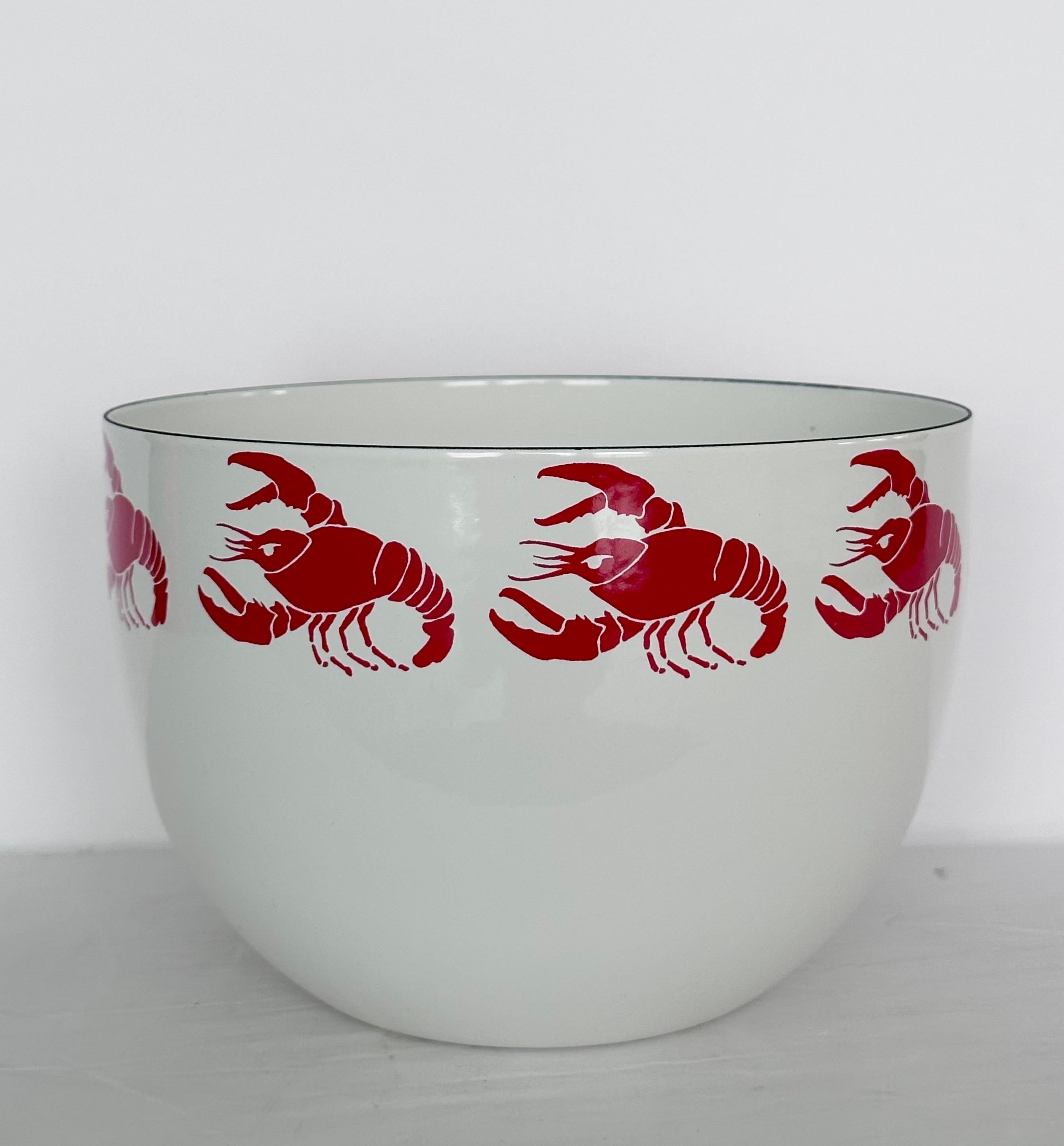 We are very pleased to offer a stunning bowl by Arabia, circa 1960s. One of Arabia's iconic lines is the 
