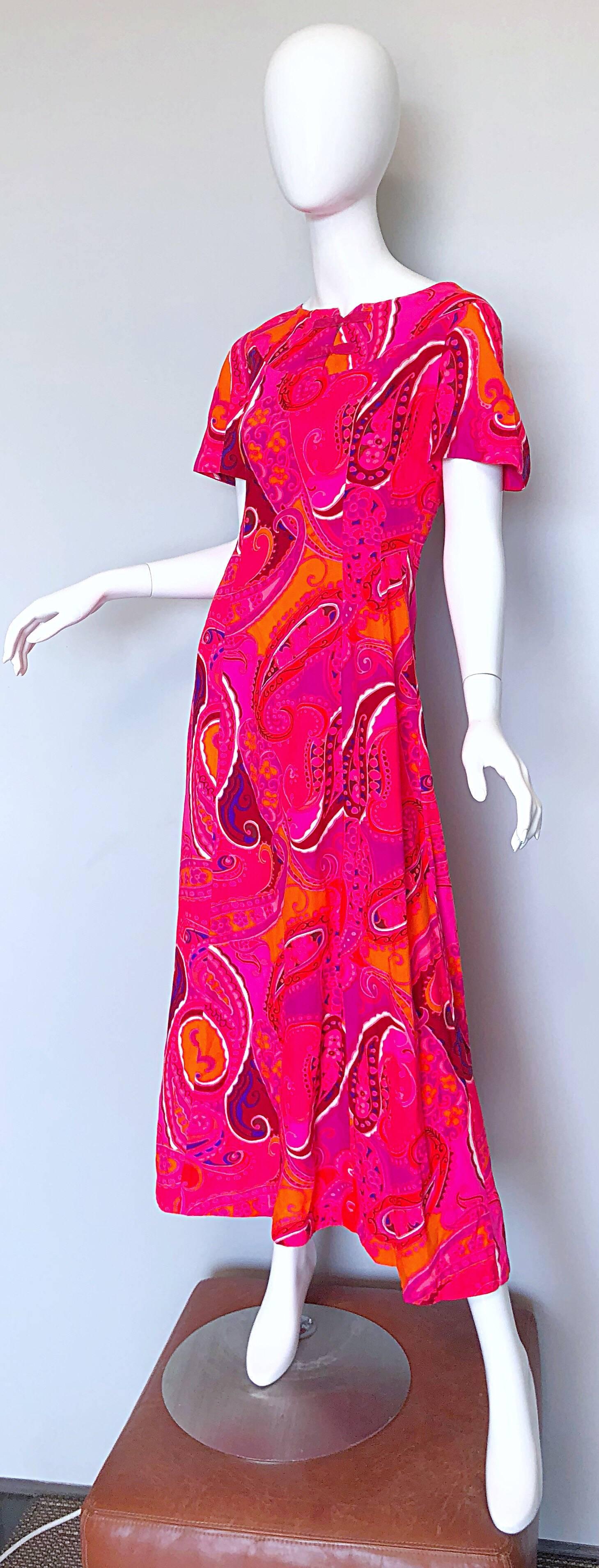Red 1960s Kamehameha Hot Pink + Orange Paisley Print Short Sleeve Vintage Maxi Dress For Sale