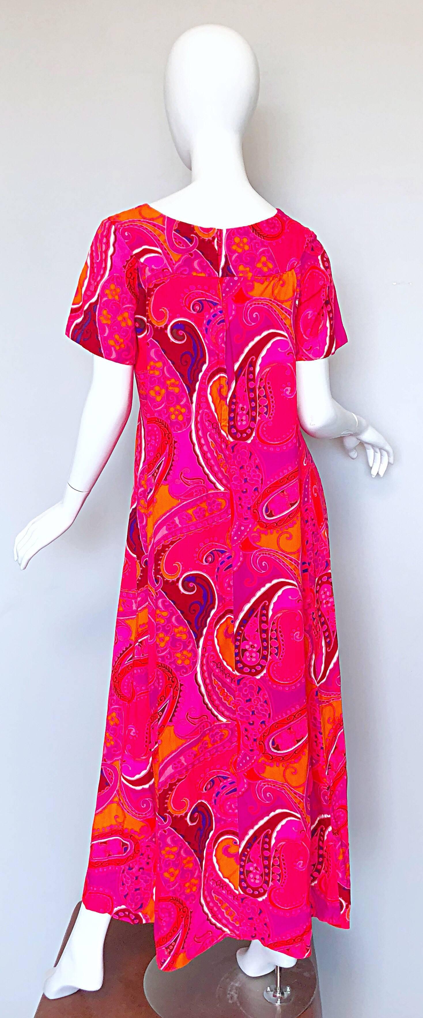 Women's 1960s Kamehameha Hot Pink + Orange Paisley Print Short Sleeve Vintage Maxi Dress For Sale