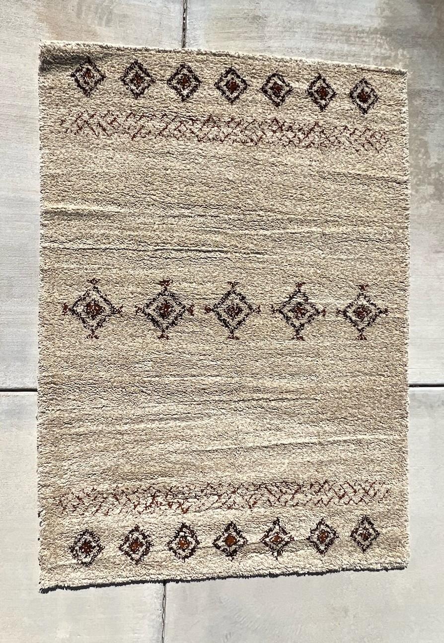 Da una collezione pazzesca che è stata conservata per decenni!
Tappeti vintage anni '60/'70 tutti nuovi e non usati!

Tappeto KARL EYBL Crema Marrone Diamanti Rya

Creatore: Karl EYBL

100% Autentico!!!



Condit: Nuovo con tag, condizioni vintage