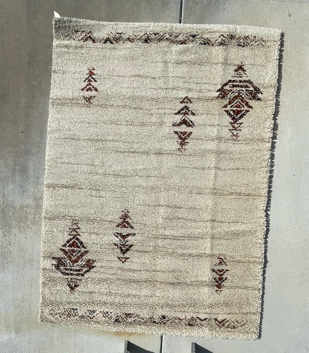 Da una collezione pazzesca che è stata conservata per decenni!
Tappeti vintage anni '60/'70 tutti nuovi e non usati!

Tappeto KARL EYBL Crema Marrone Rya

Creatore: Karl EYBL

100% Autentico!!!



Condit: Nuovo con tag, condizioni vintage non