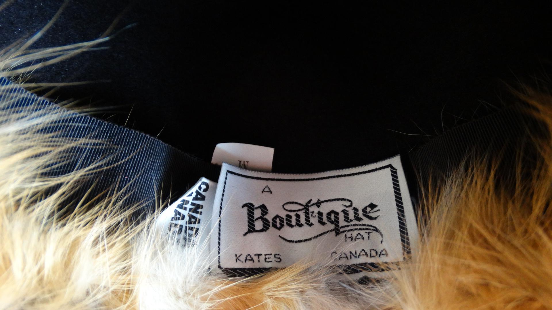 Der perfekte Hut für Ihre Garderobe! Circa 1960er Jahre von Boutique Kates Canada, dieser Derby-Stil Hut ist schokoladenbraun Wolle mit einem Karamell farbigen Nerz Pelz Krempe trimmen. So schick und elegant! Hergestellt in Kanada und in Größe M