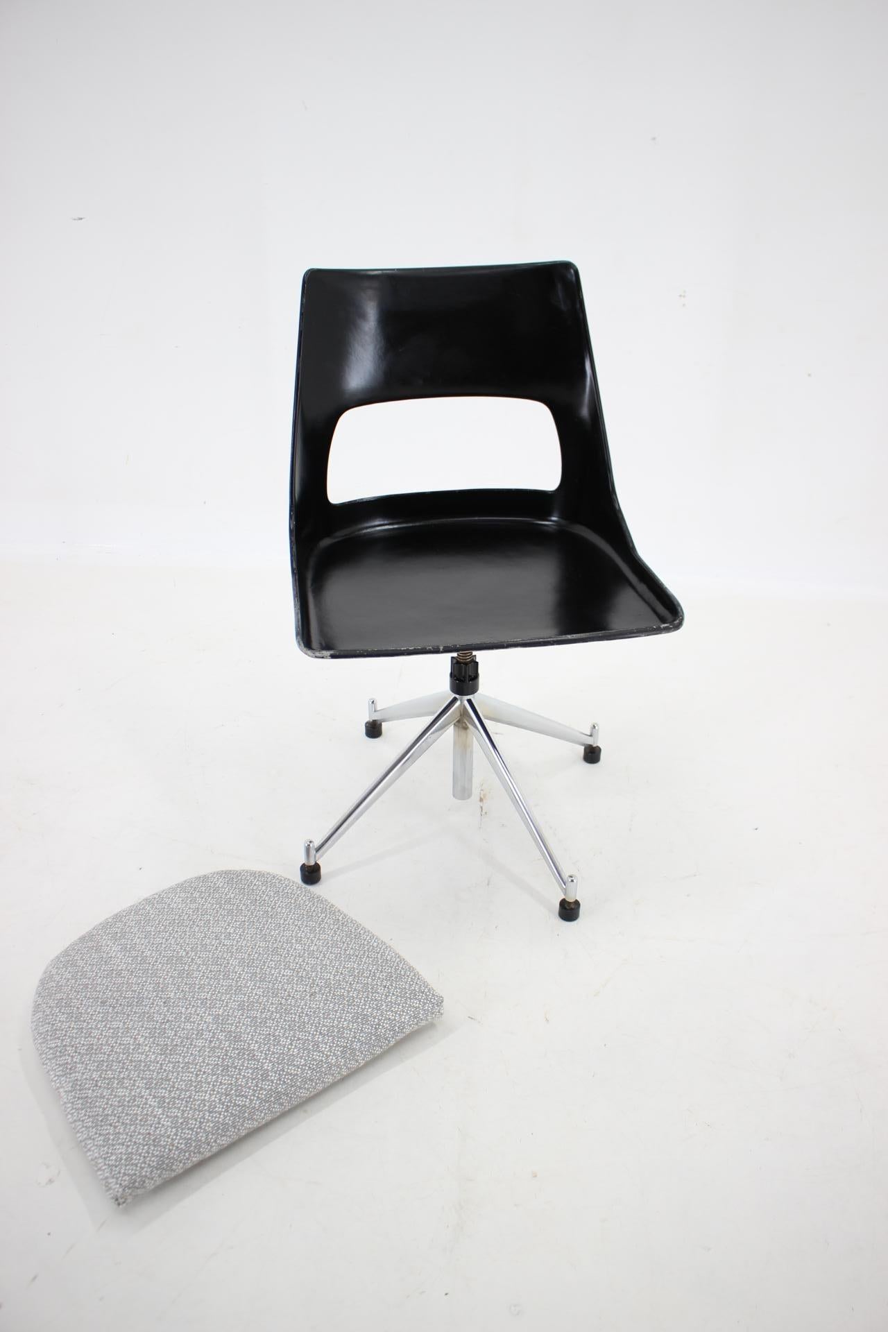 1960s Kay Korbing Swivel Chair Model KK-1A for Fibrex Denmark For Sale 3