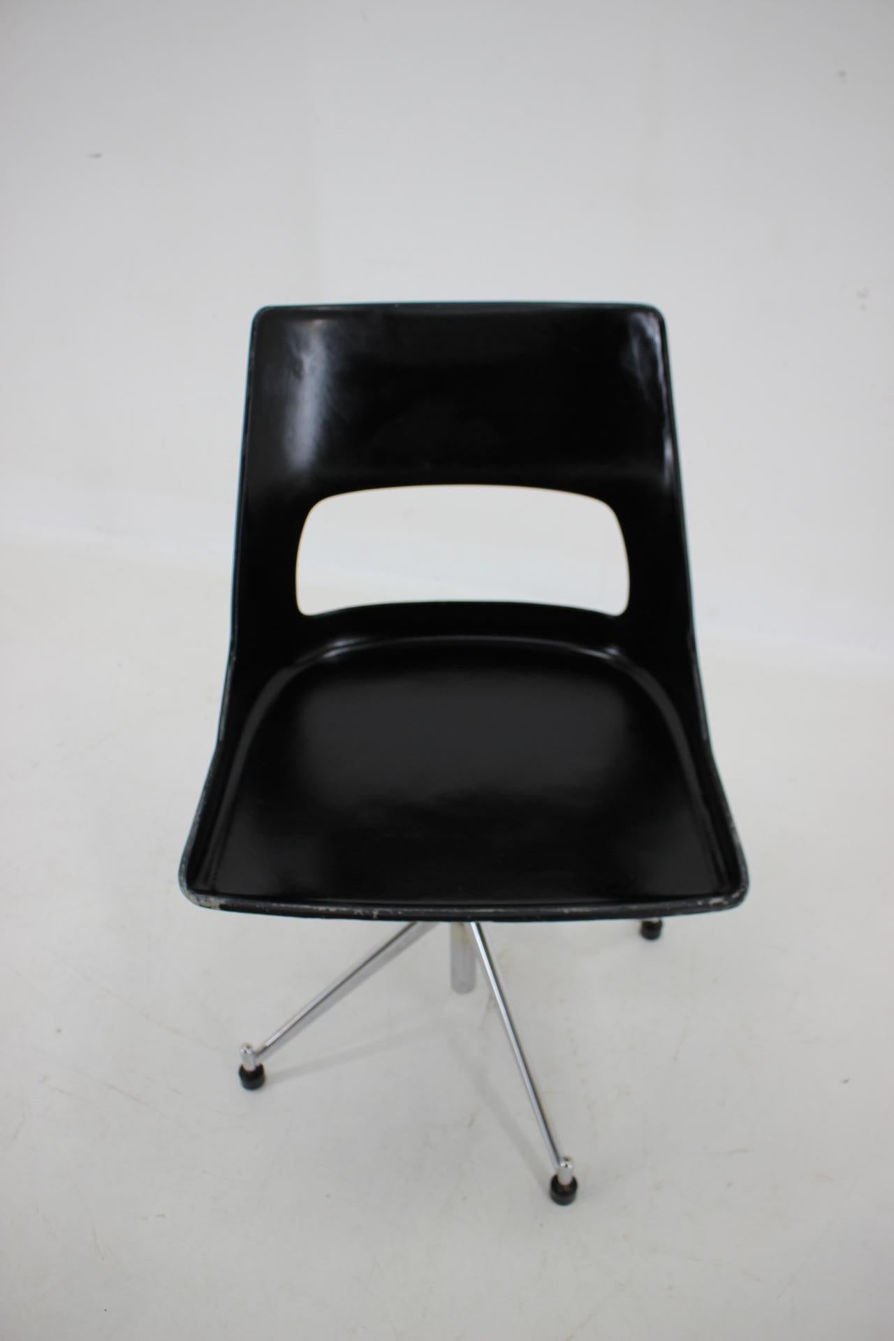 1960s Kay Korbing Swivel Chair Model KK-1A for Fibrex Denmark For Sale 4