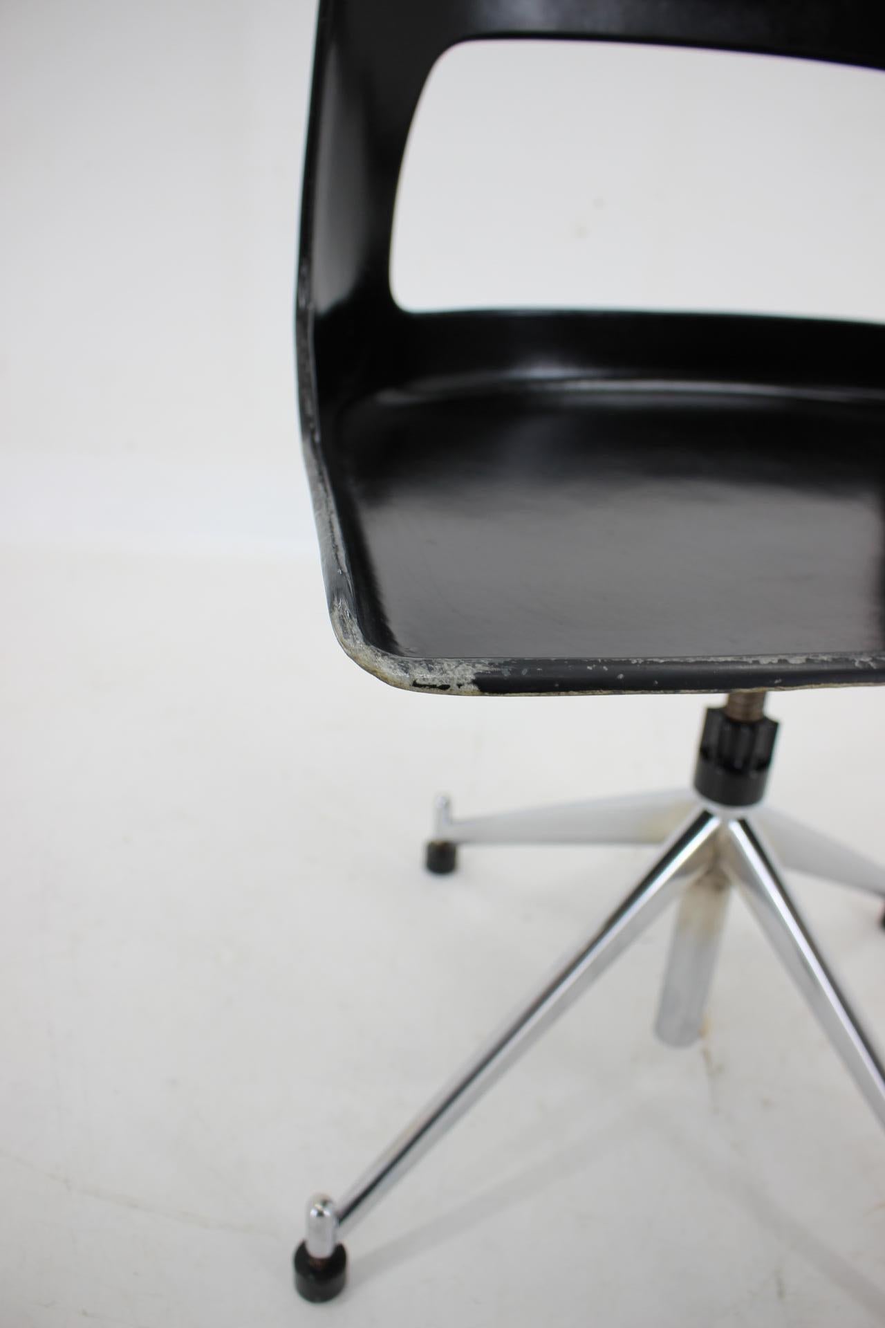 1960s Kay Korbing Swivel Chair Model KK-1A for Fibrex Denmark For Sale 5
