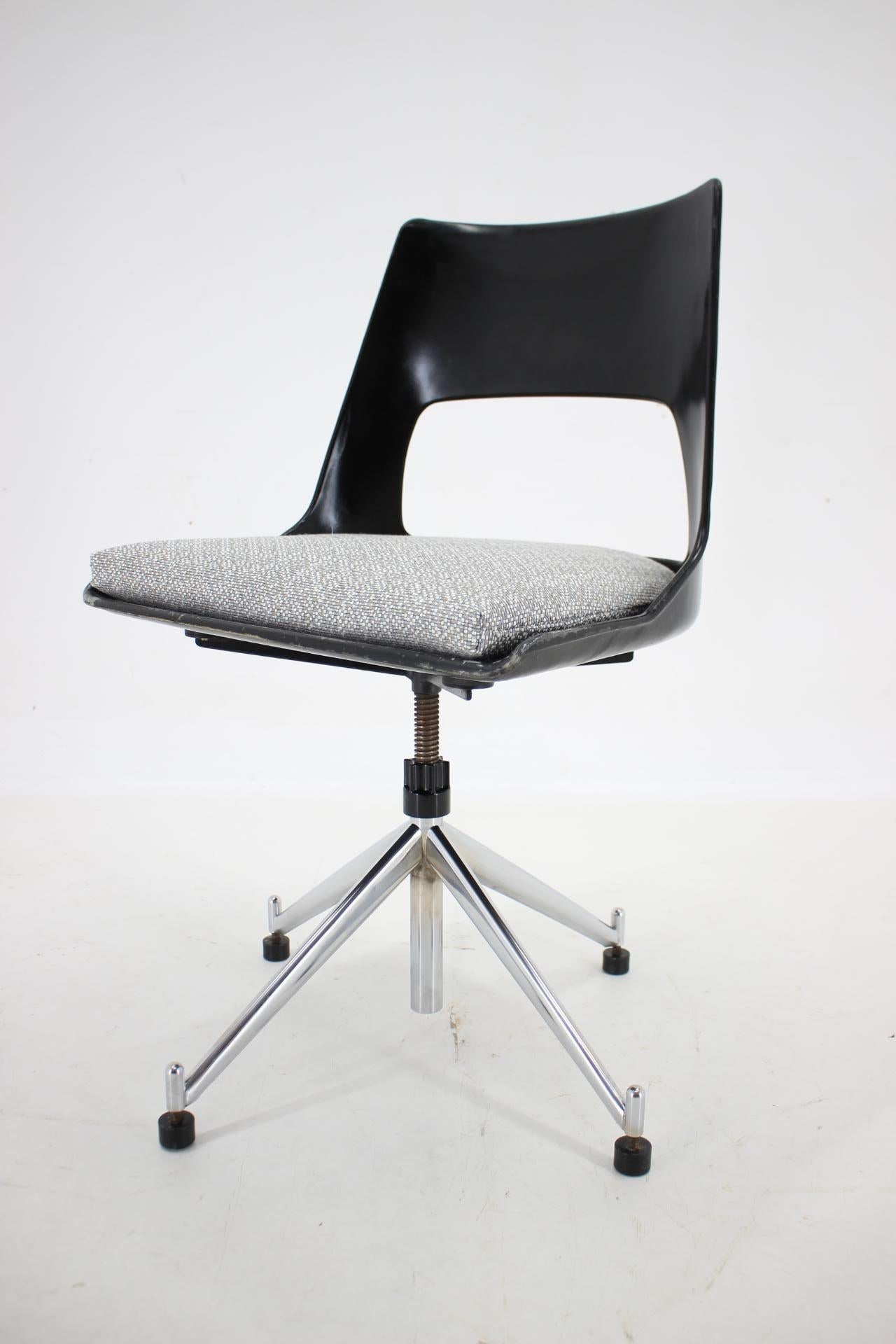 Danish 1960s Kay Korbing Swivel Chair Model KK-1A for Fibrex Denmark For Sale