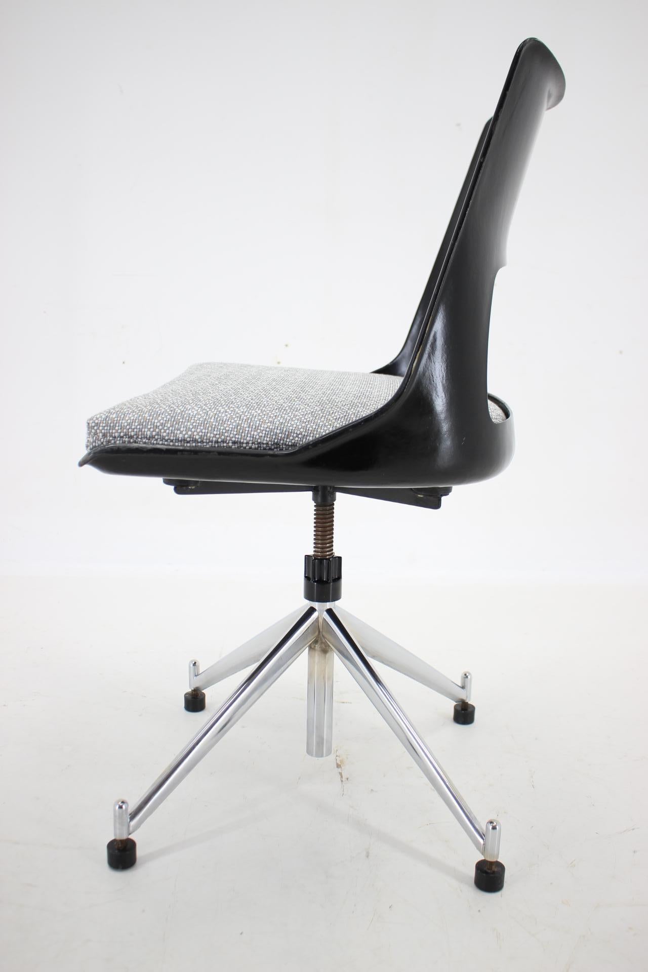 1960s Kay Korbing Swivel Chair Model KK-1A for Fibrex Denmark In Good Condition For Sale In Praha, CZ