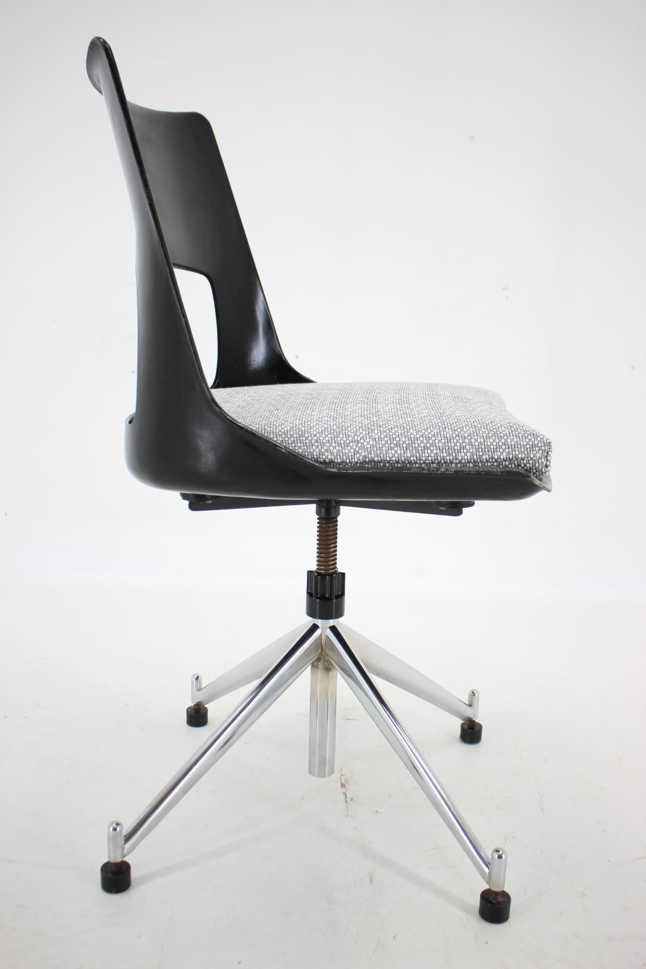 1960s Kay Korbing Swivel Chair Model KK-1A for Fibrex Denmark For Sale 2