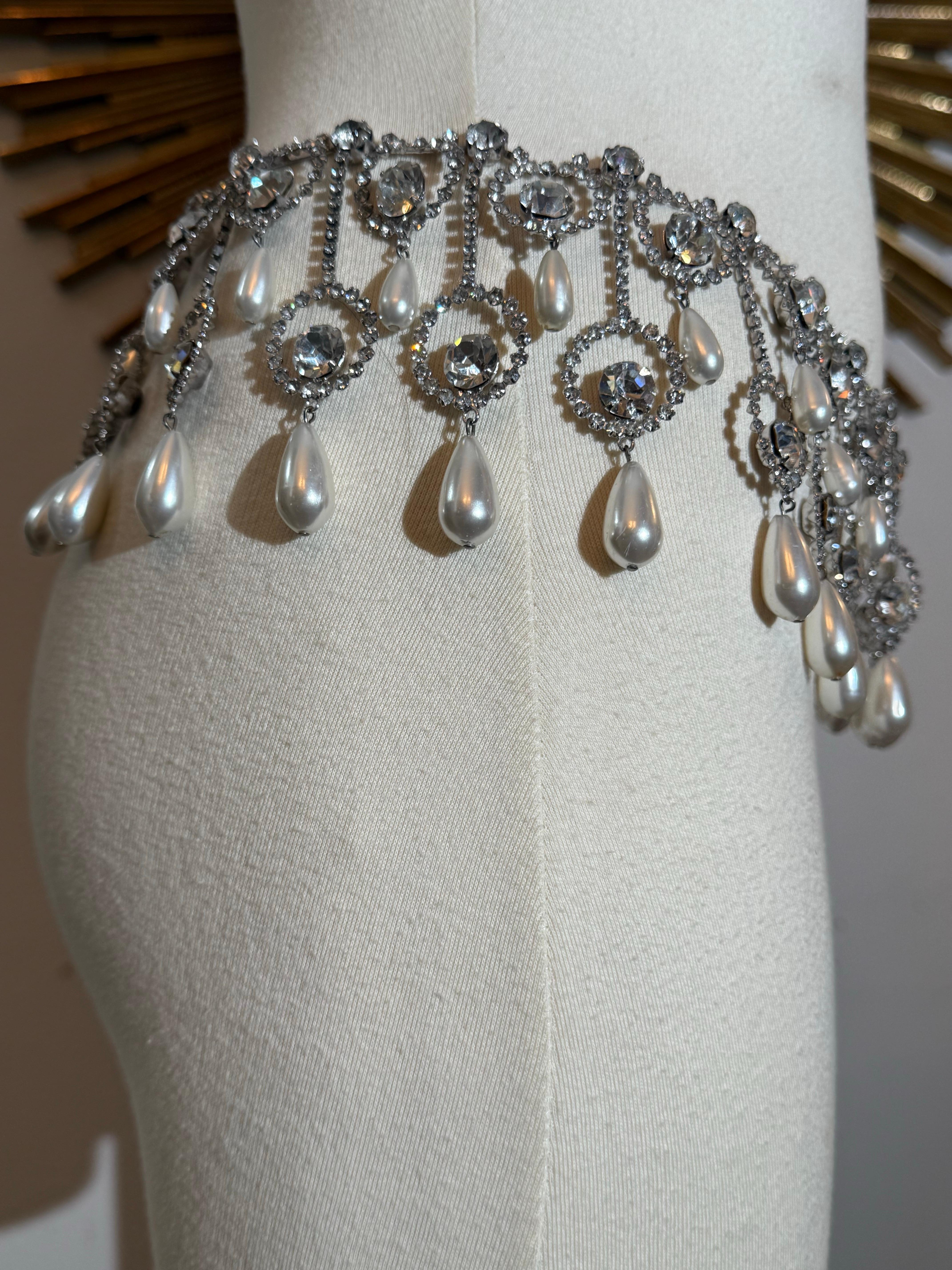 Donna 1960 Kenneth Jay Lane's Mod Hipster cintura larga con strass e perle a goccia in vendita
