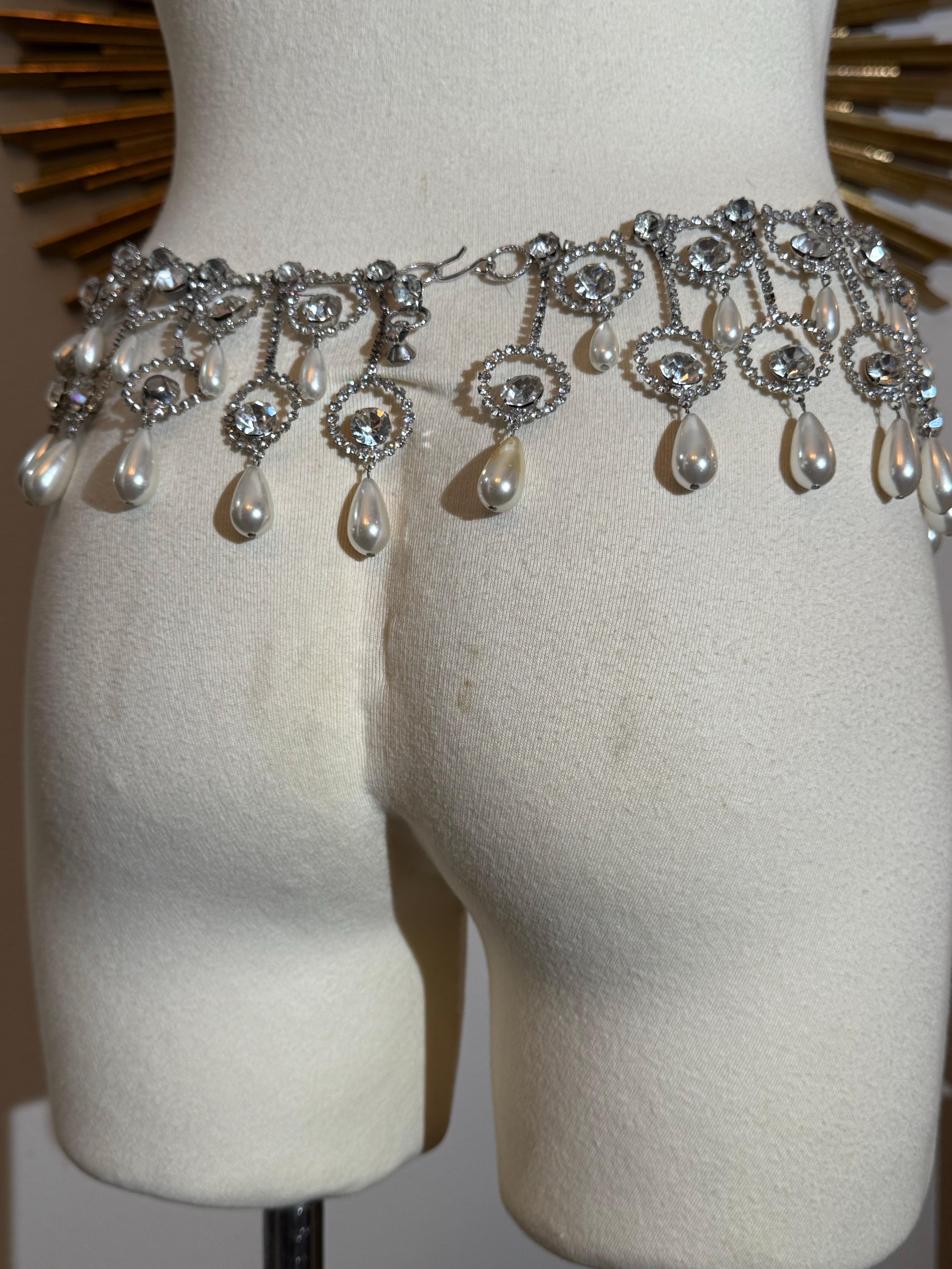 1960 Kenneth Jay Lane's Mod Hipster cintura larga con strass e perle a goccia in vendita 2