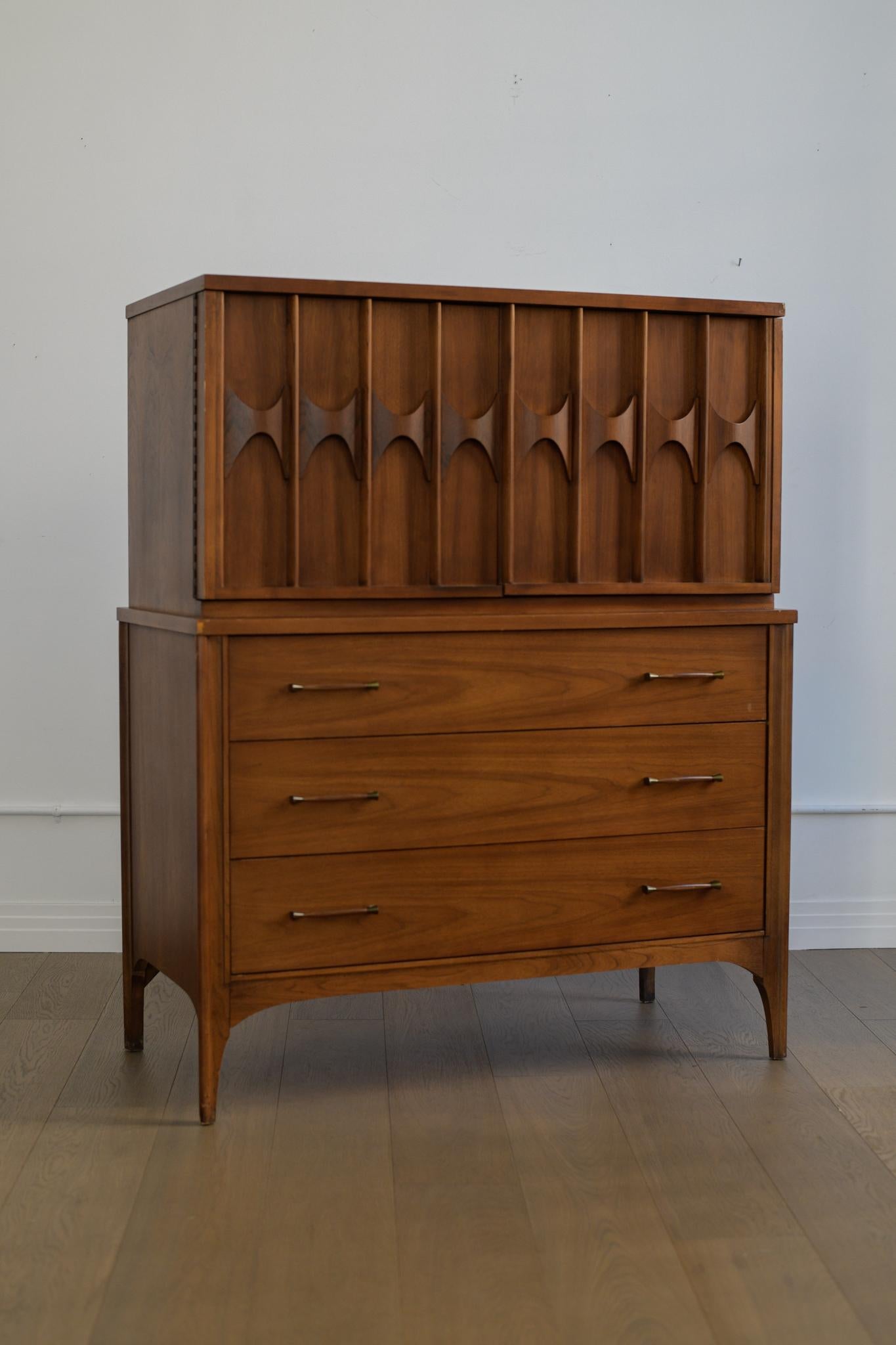 Mid-Century moderno Comò highboy Kent Coffey Perspecta del 1960 in vendita