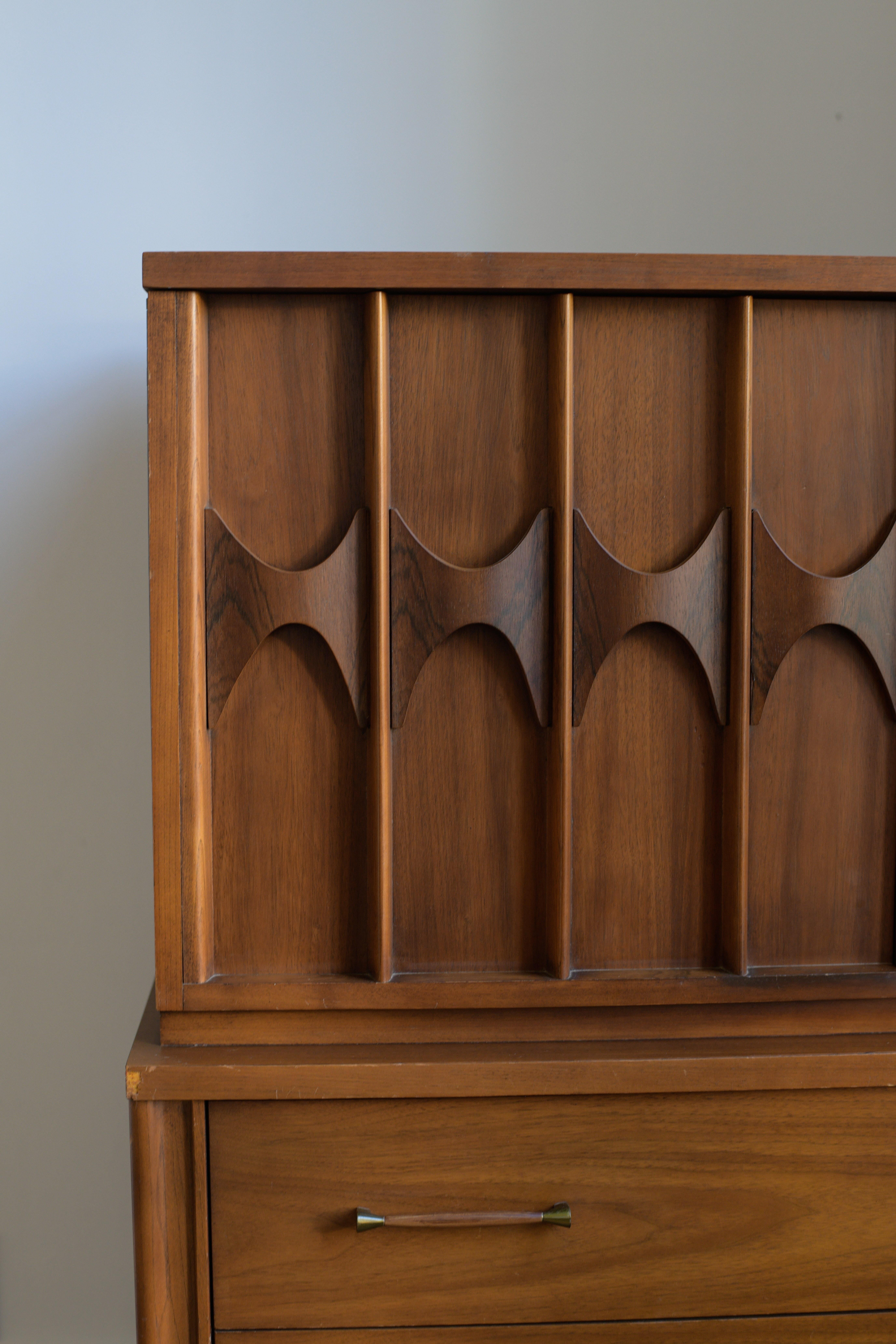 Comò highboy Kent Coffey Perspecta del 1960 In condizioni buone in vendita a Los Angeles, CA