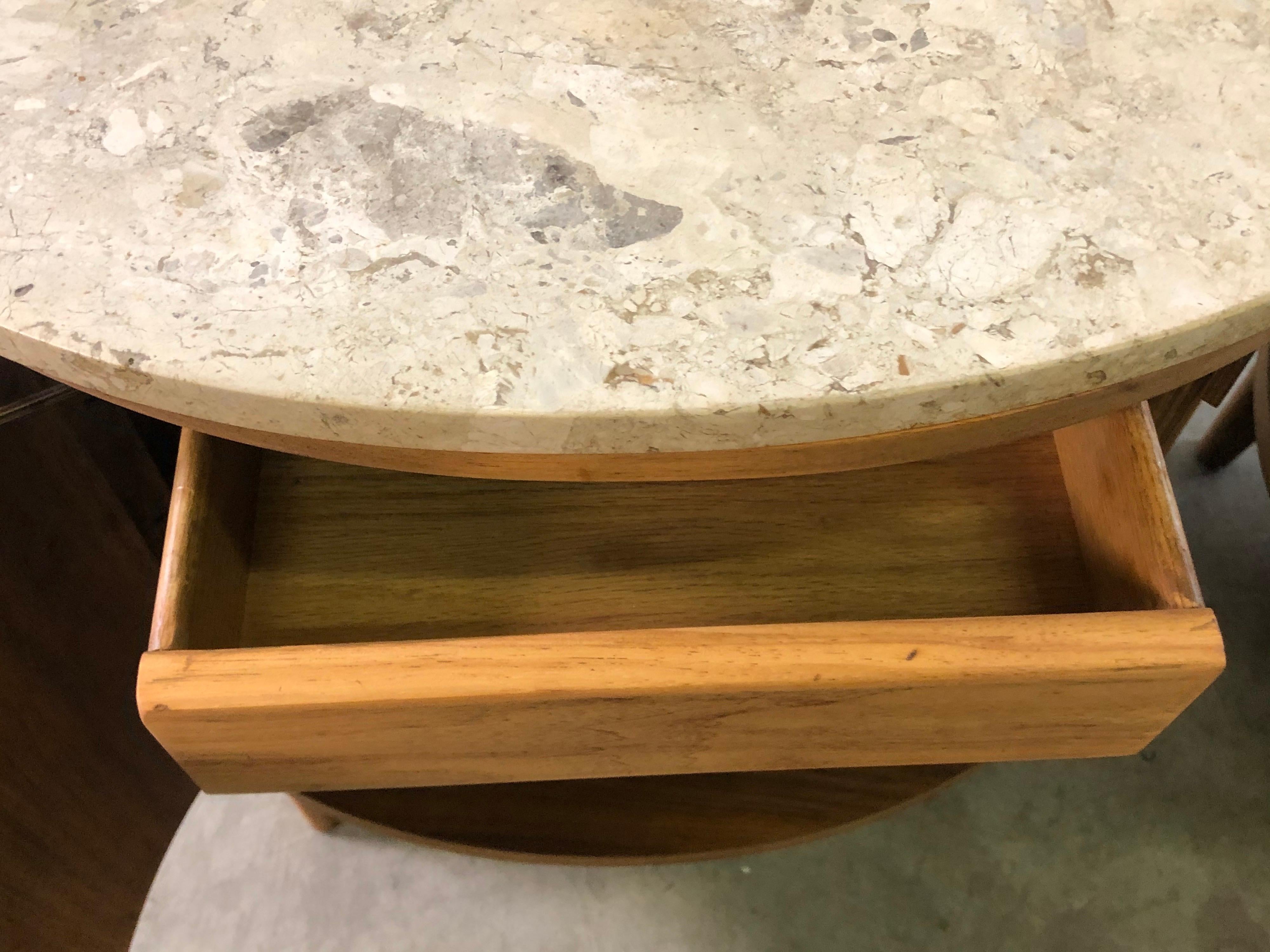 1960s Kent Coffey Perspecta Marble-Top End Tables, Pair In Good Condition For Sale In Amherst, NH